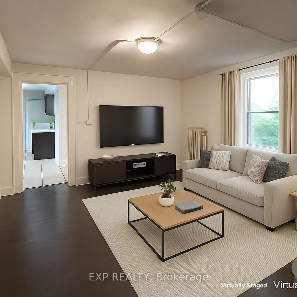 959 Main Street E