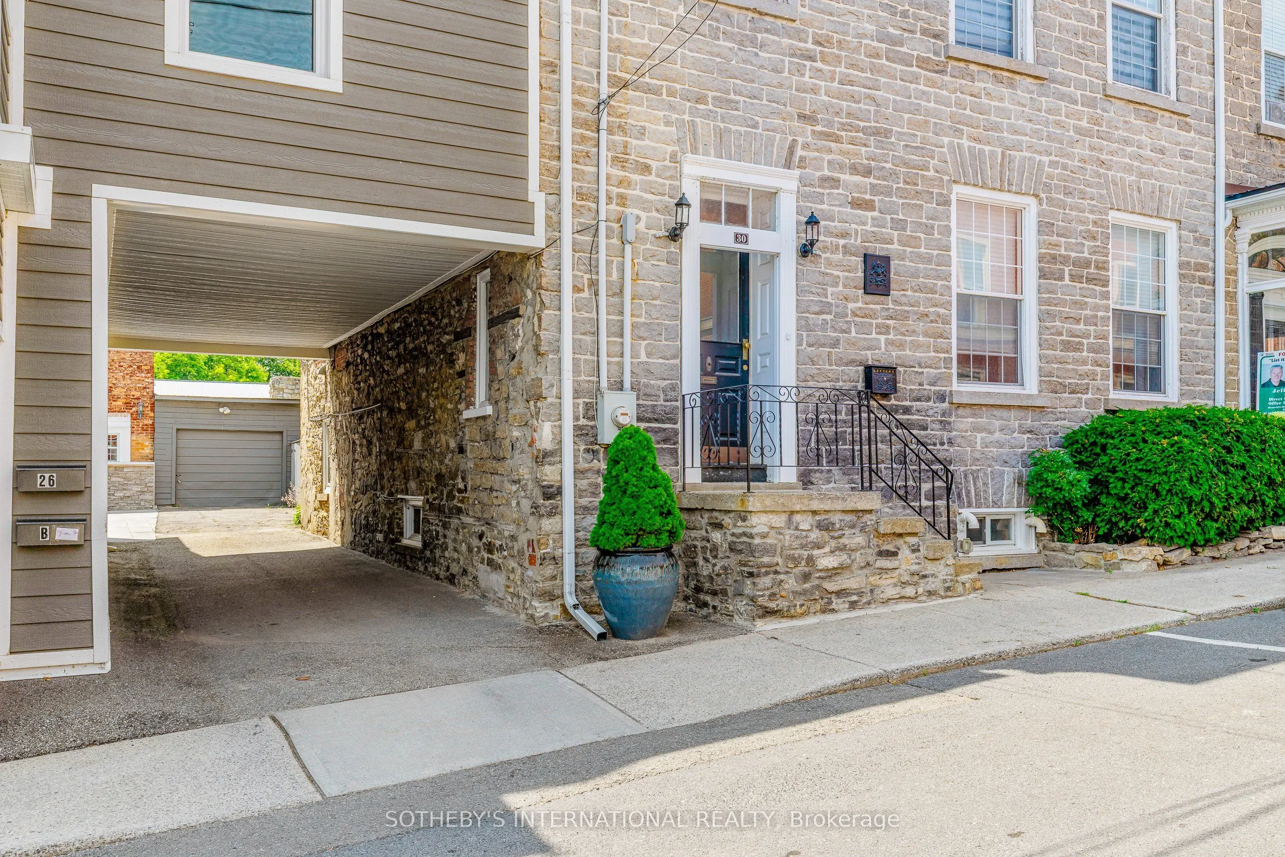 30 Apple Street