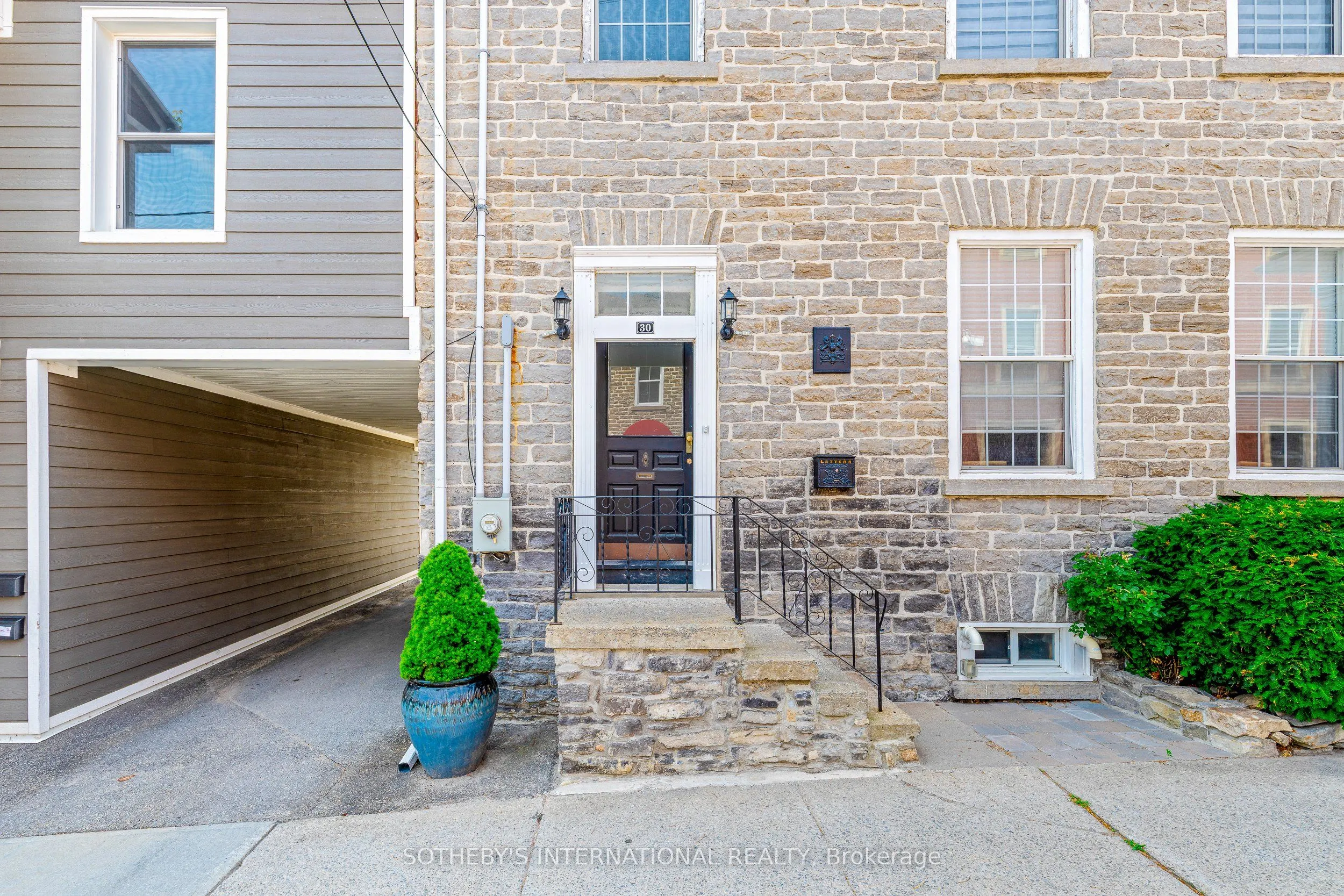 30 Apple Street