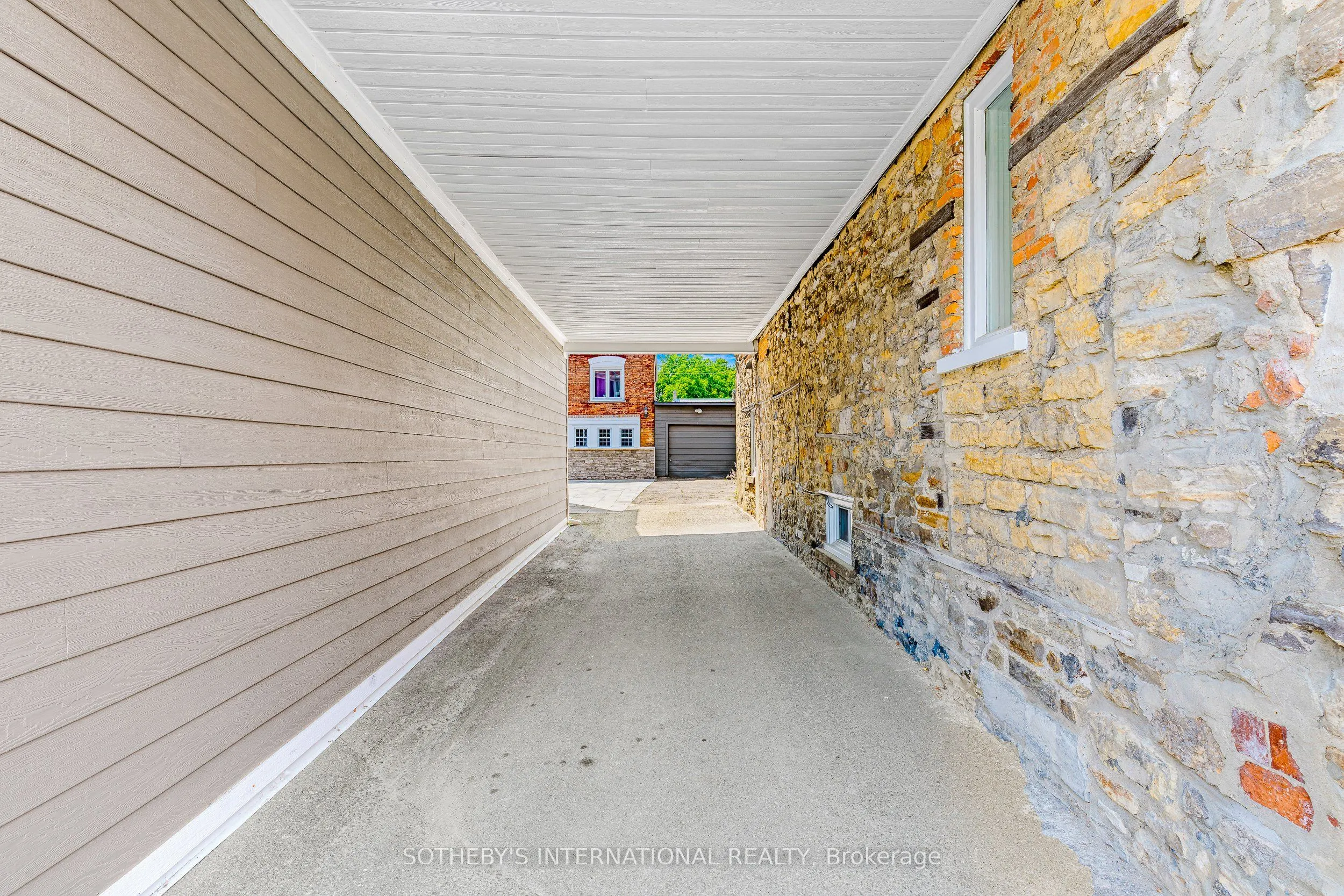 30 Apple Street