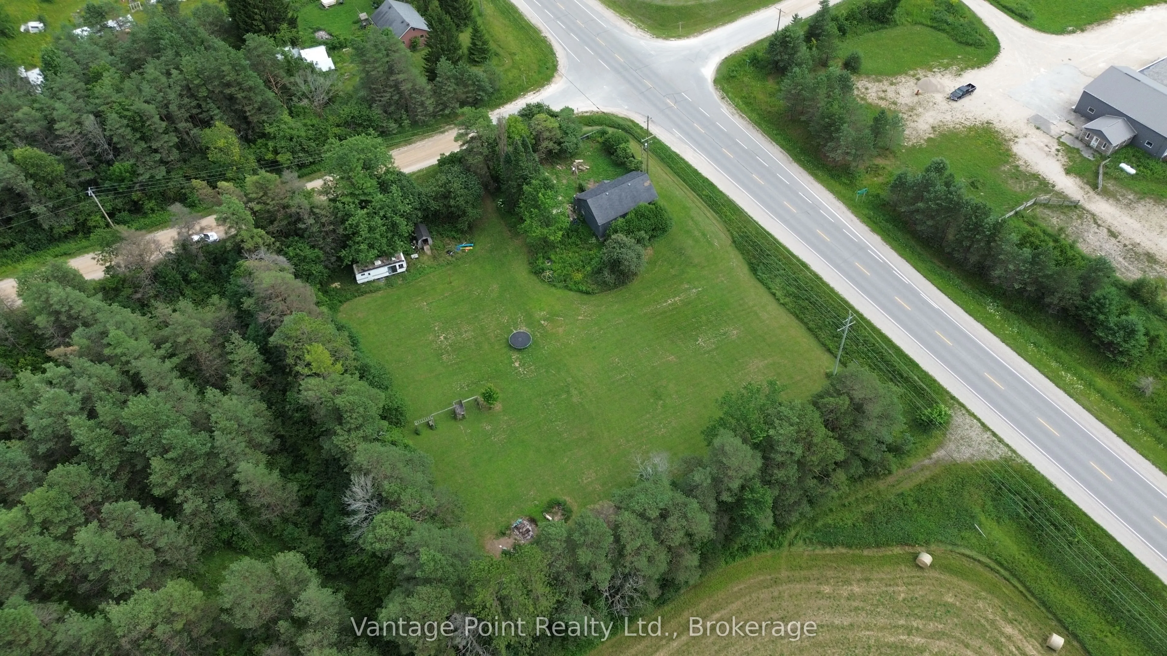 560335 70 Side Road