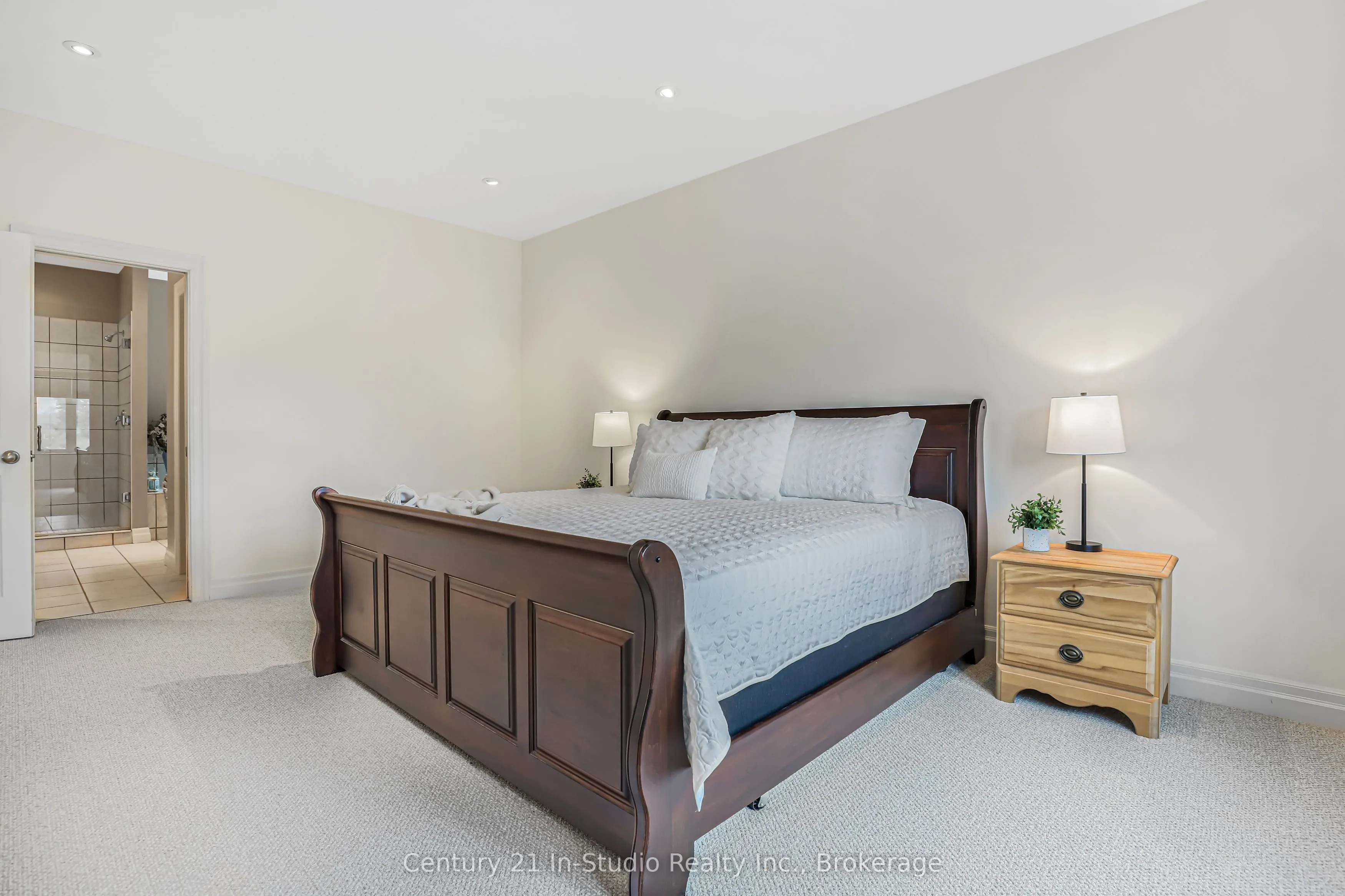 6 Glen Abbey Court