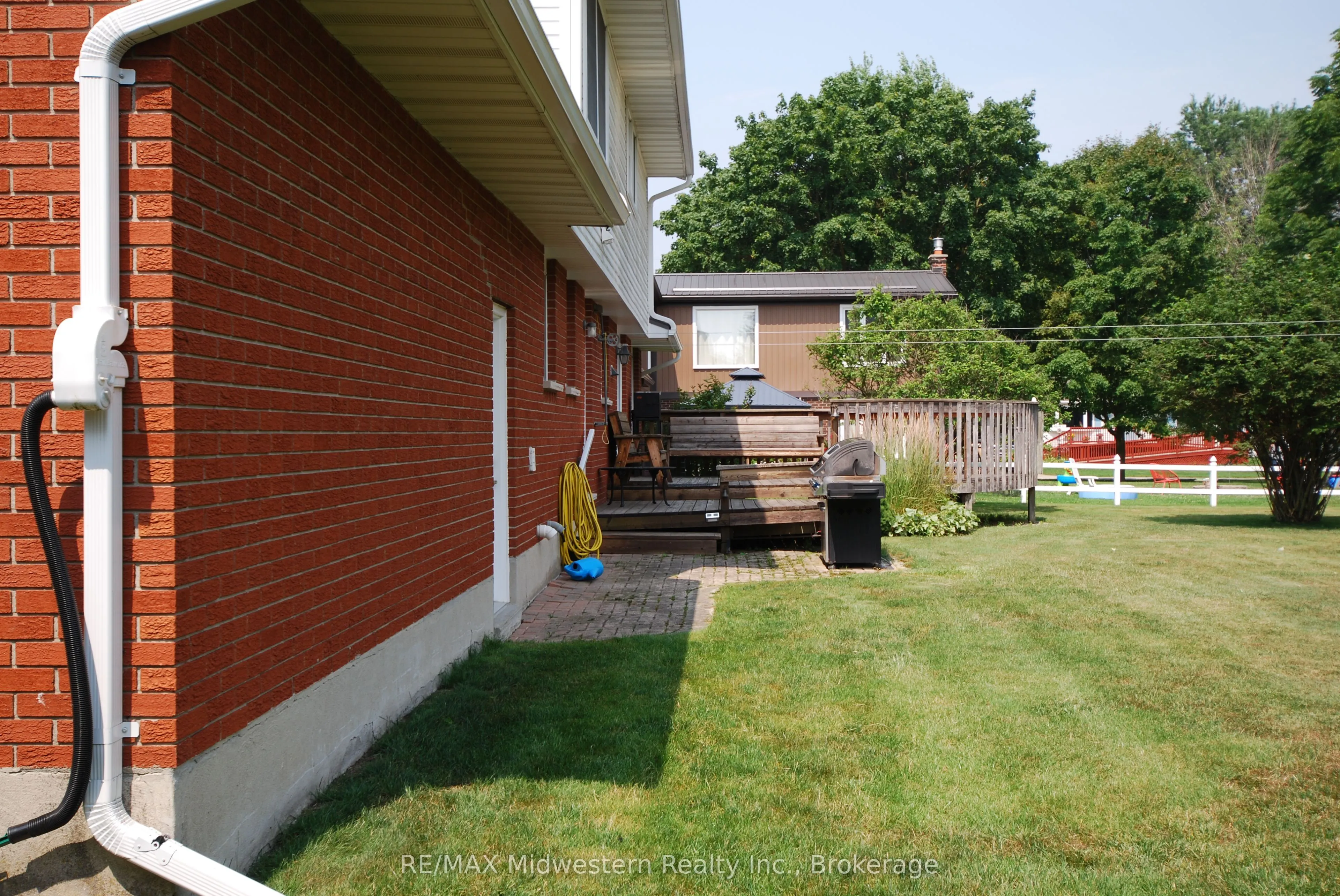 62 King Street N