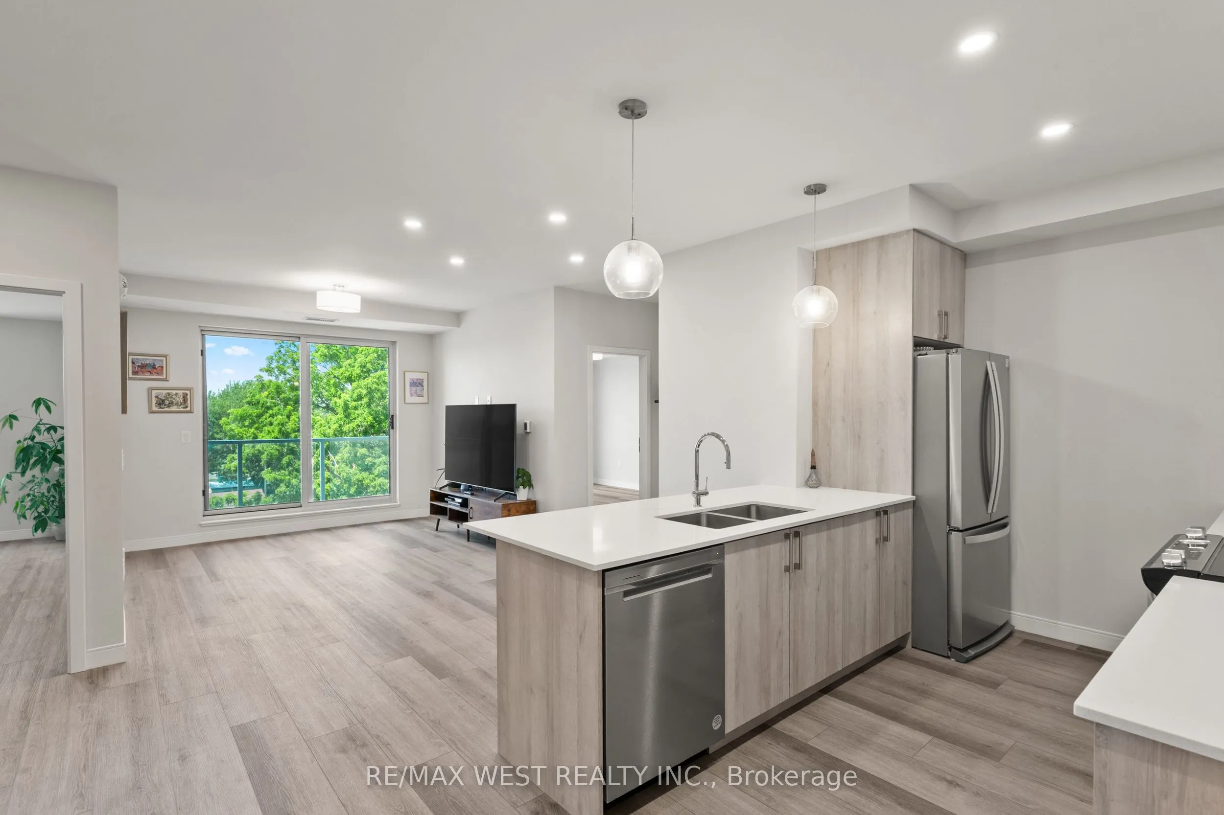 118 West Street #502