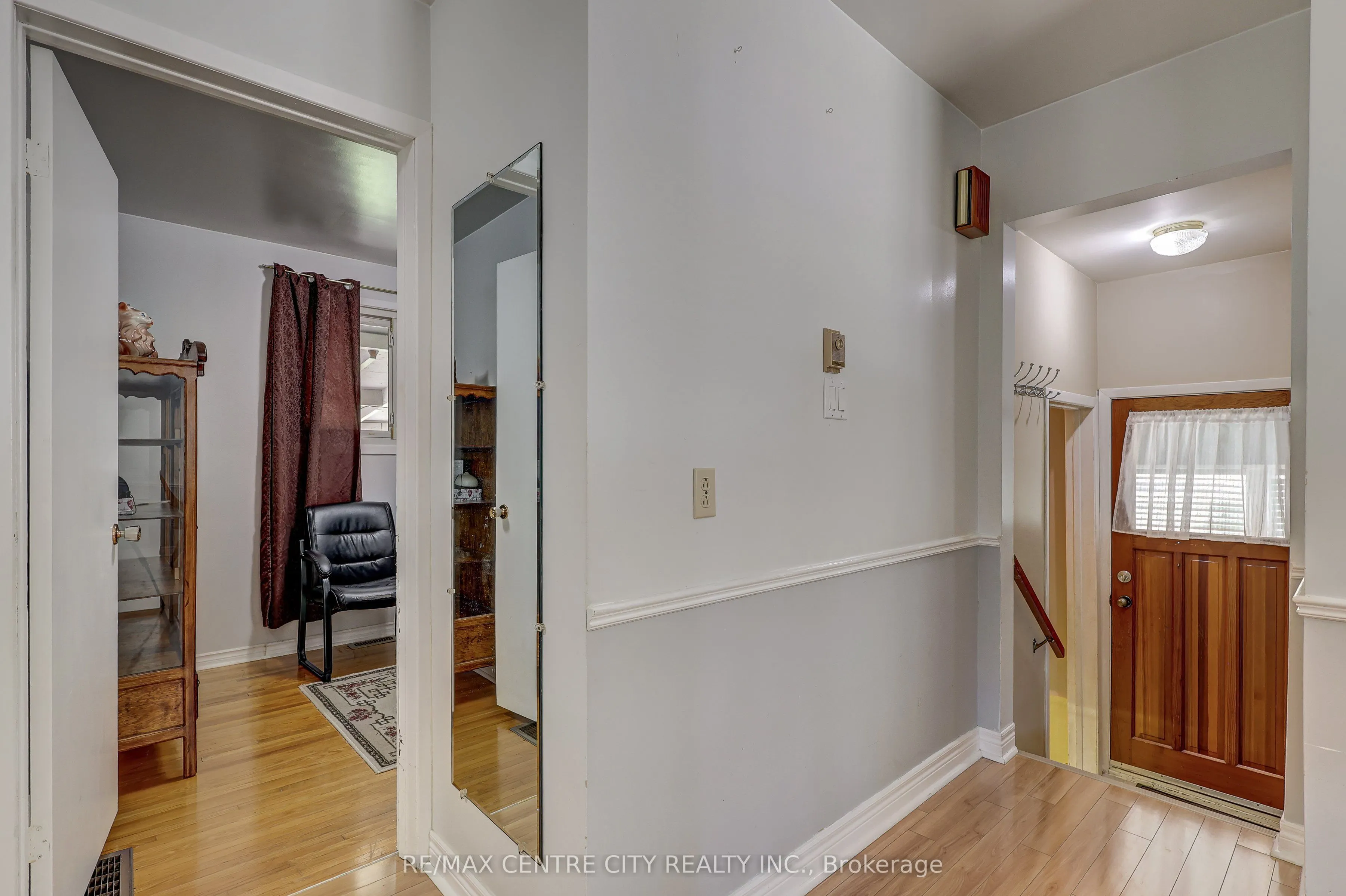 49 Victoria Street S