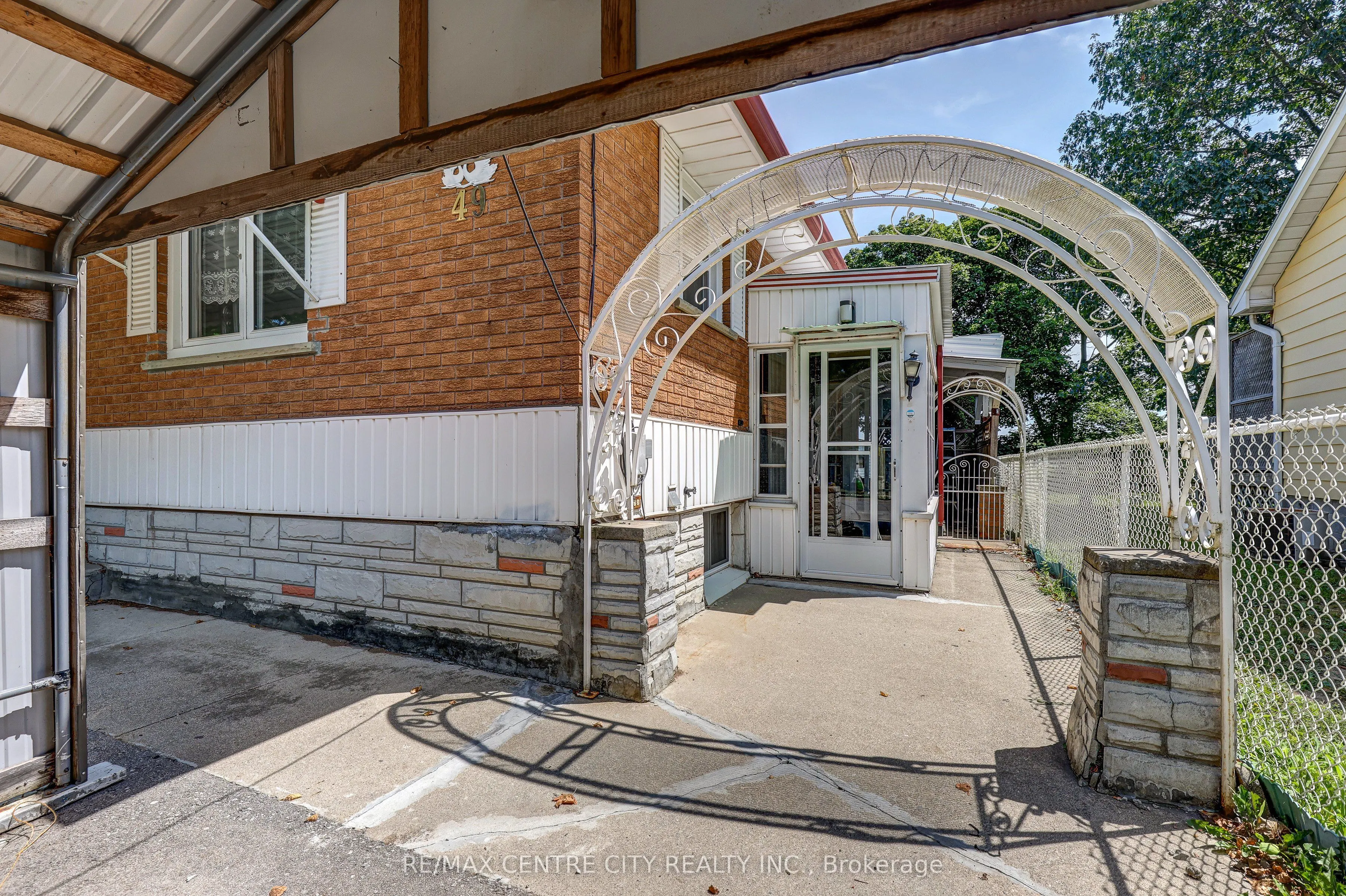 49 Victoria Street S