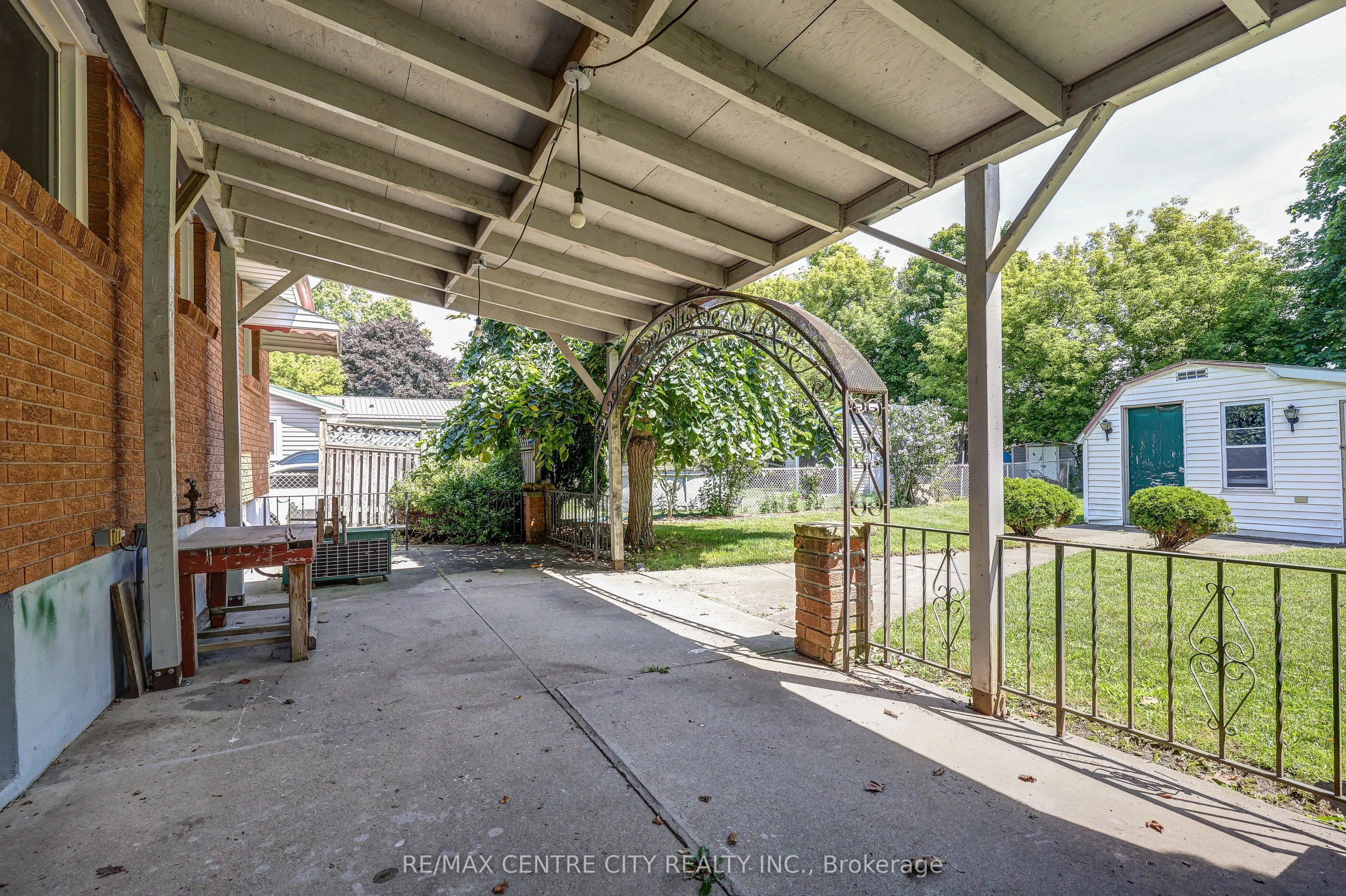 49 Victoria Street S