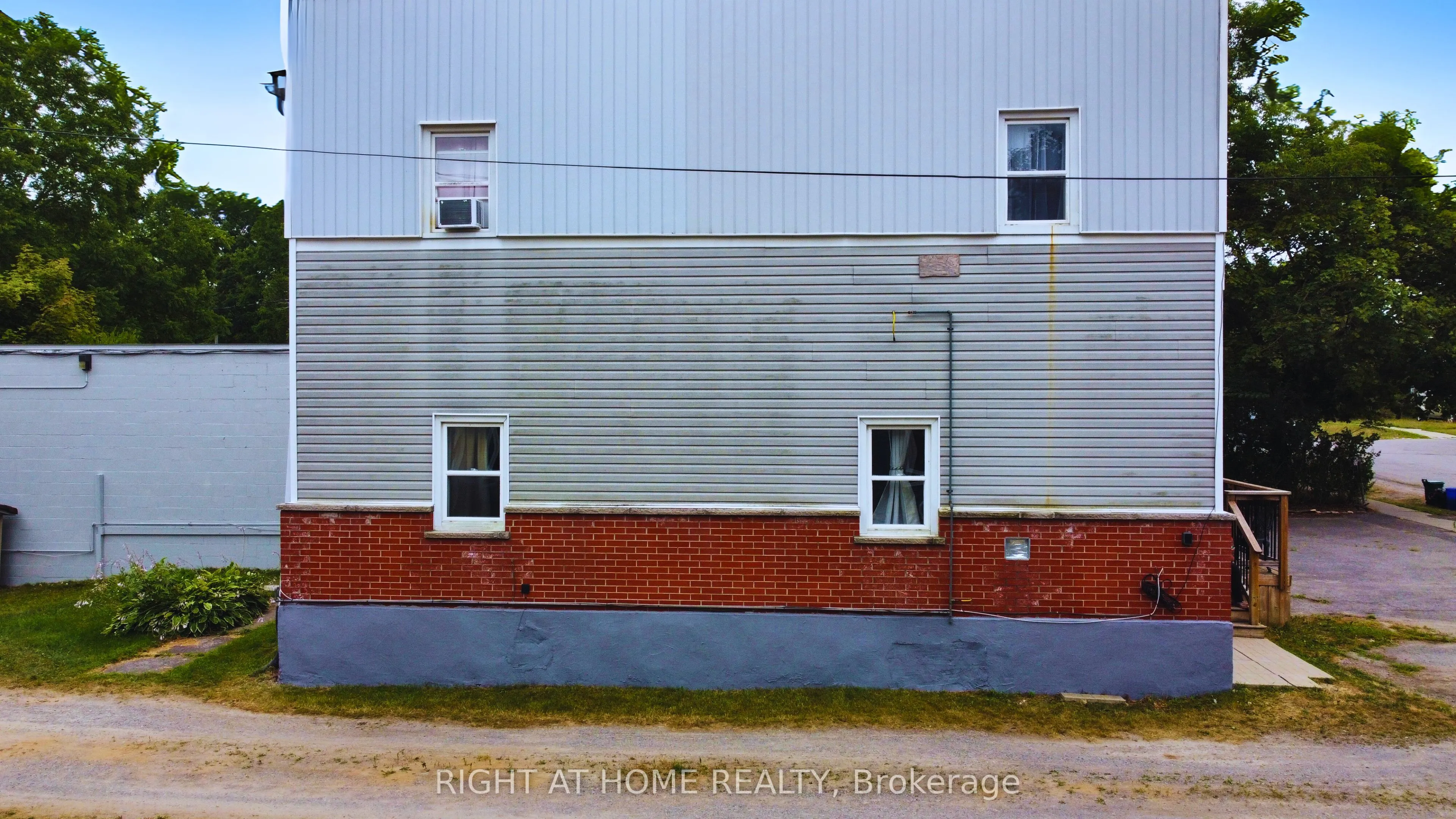 41 PELLISSIER Street S