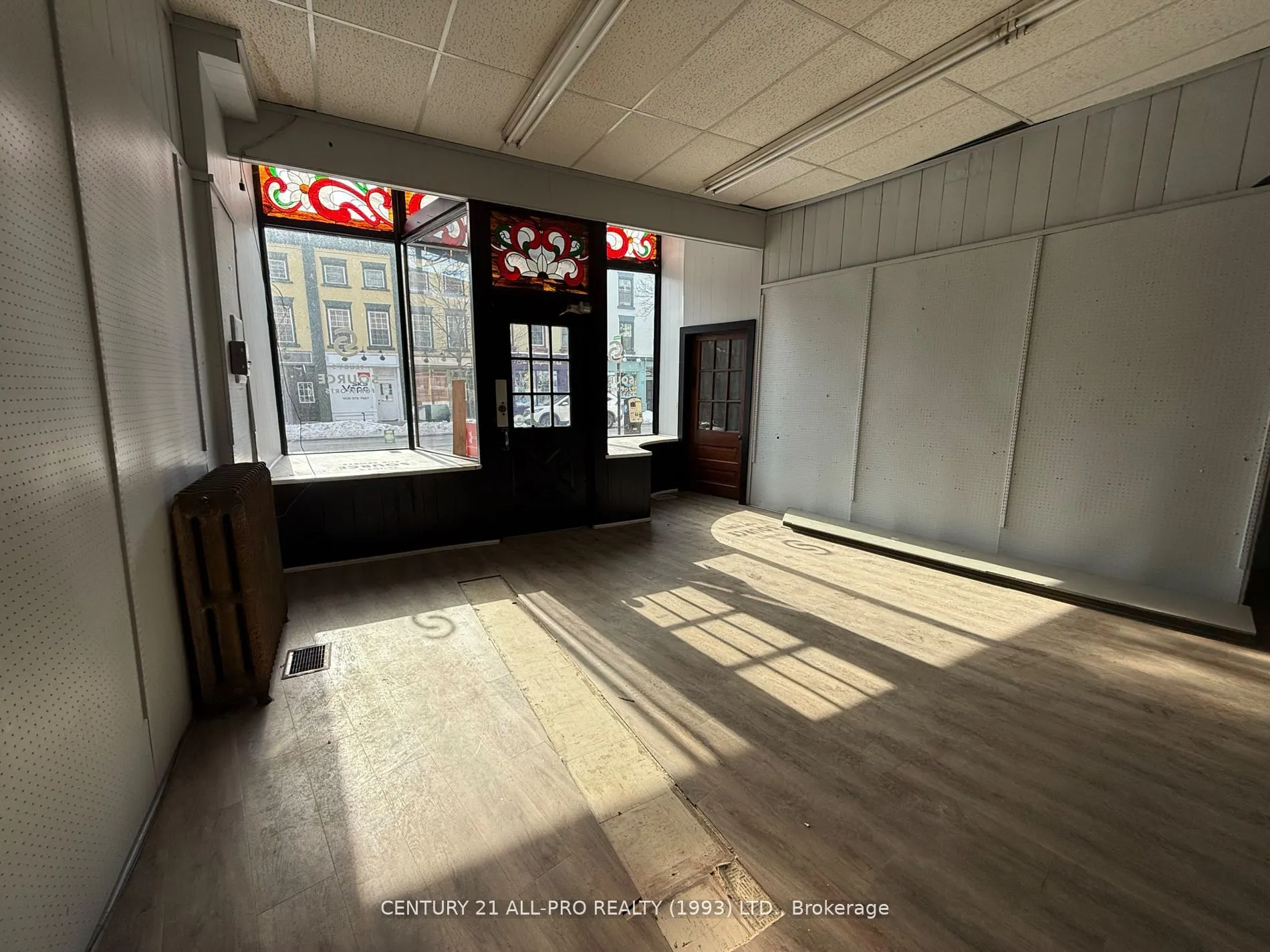 84 King Street W