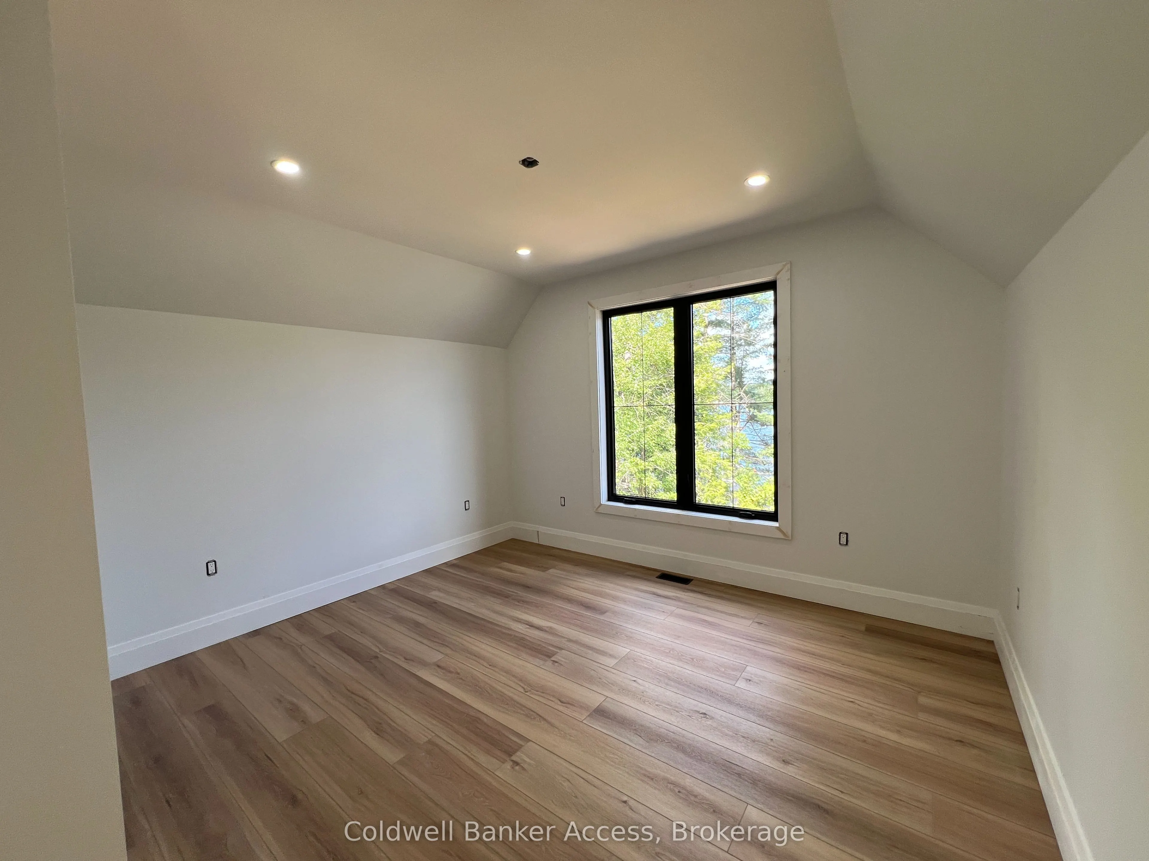 1031 Lionel Avenue