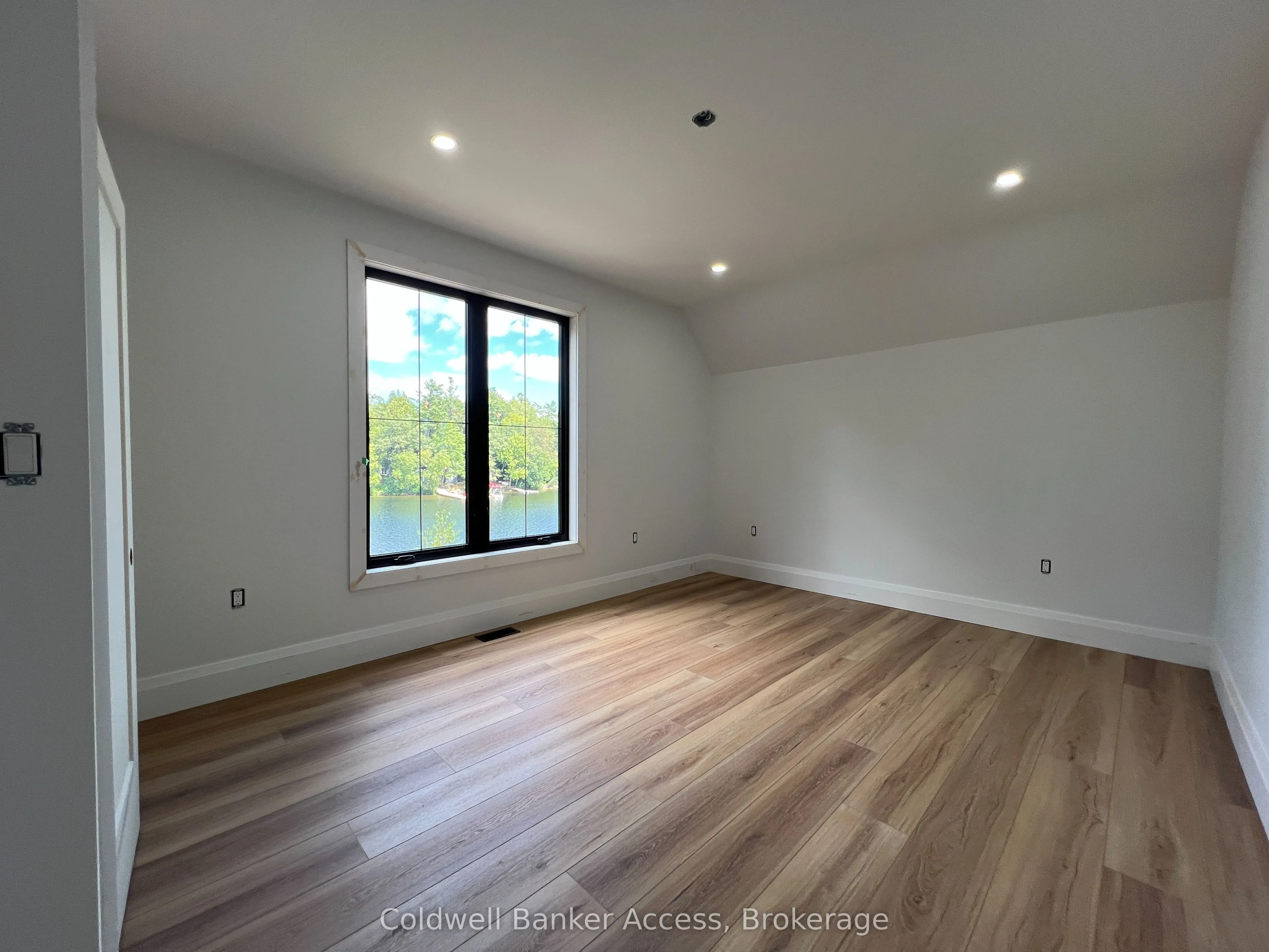 1031 Lionel Avenue