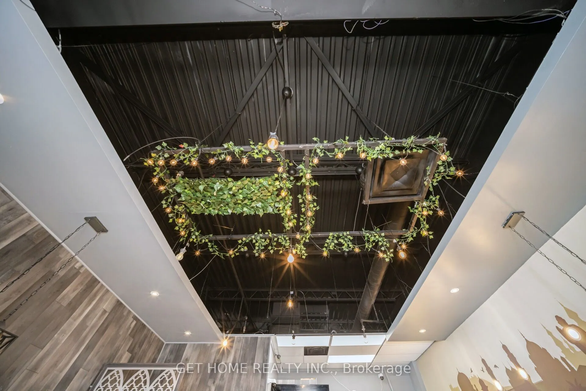 700 Queenston Road