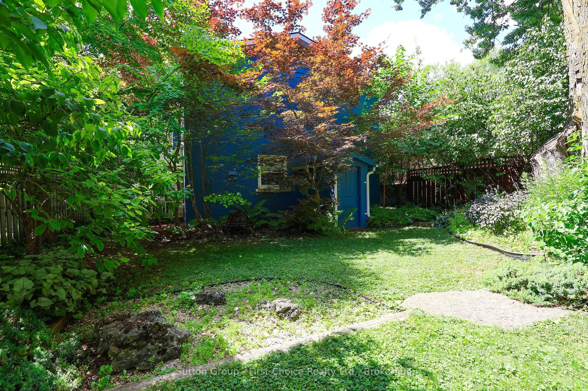 176 Cobourg Street N