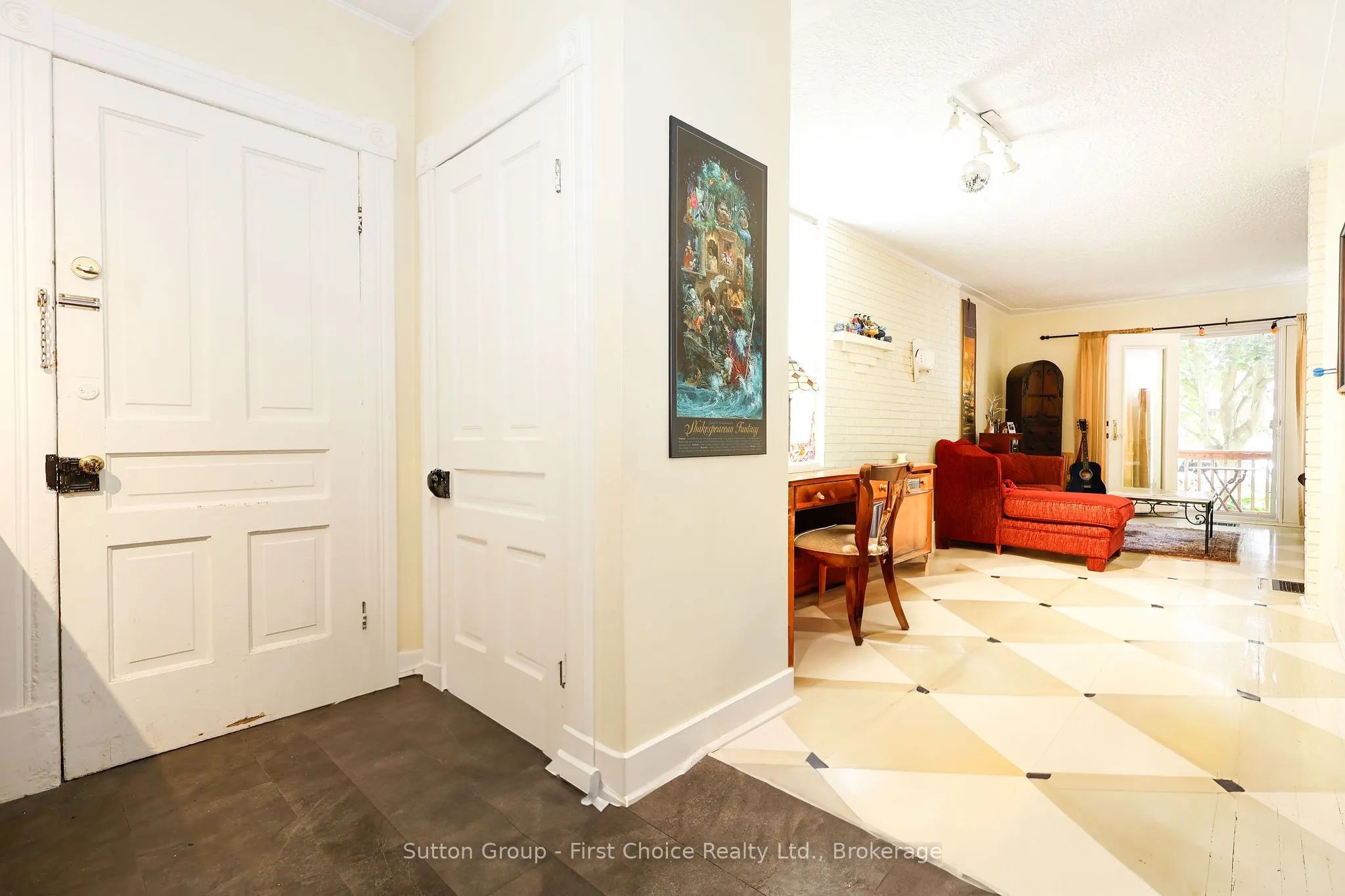 176 Cobourg Street N