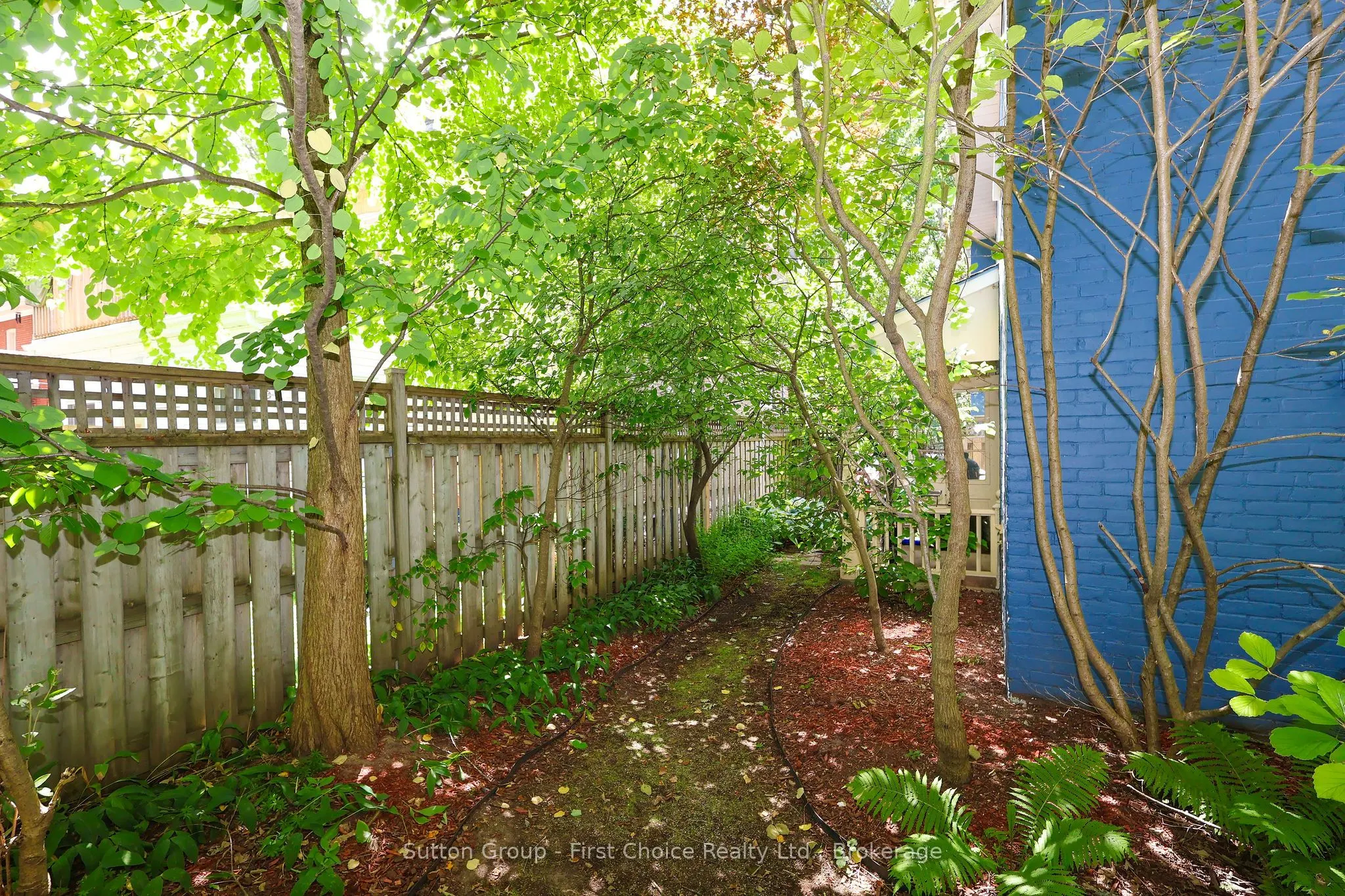 176 Cobourg Street N