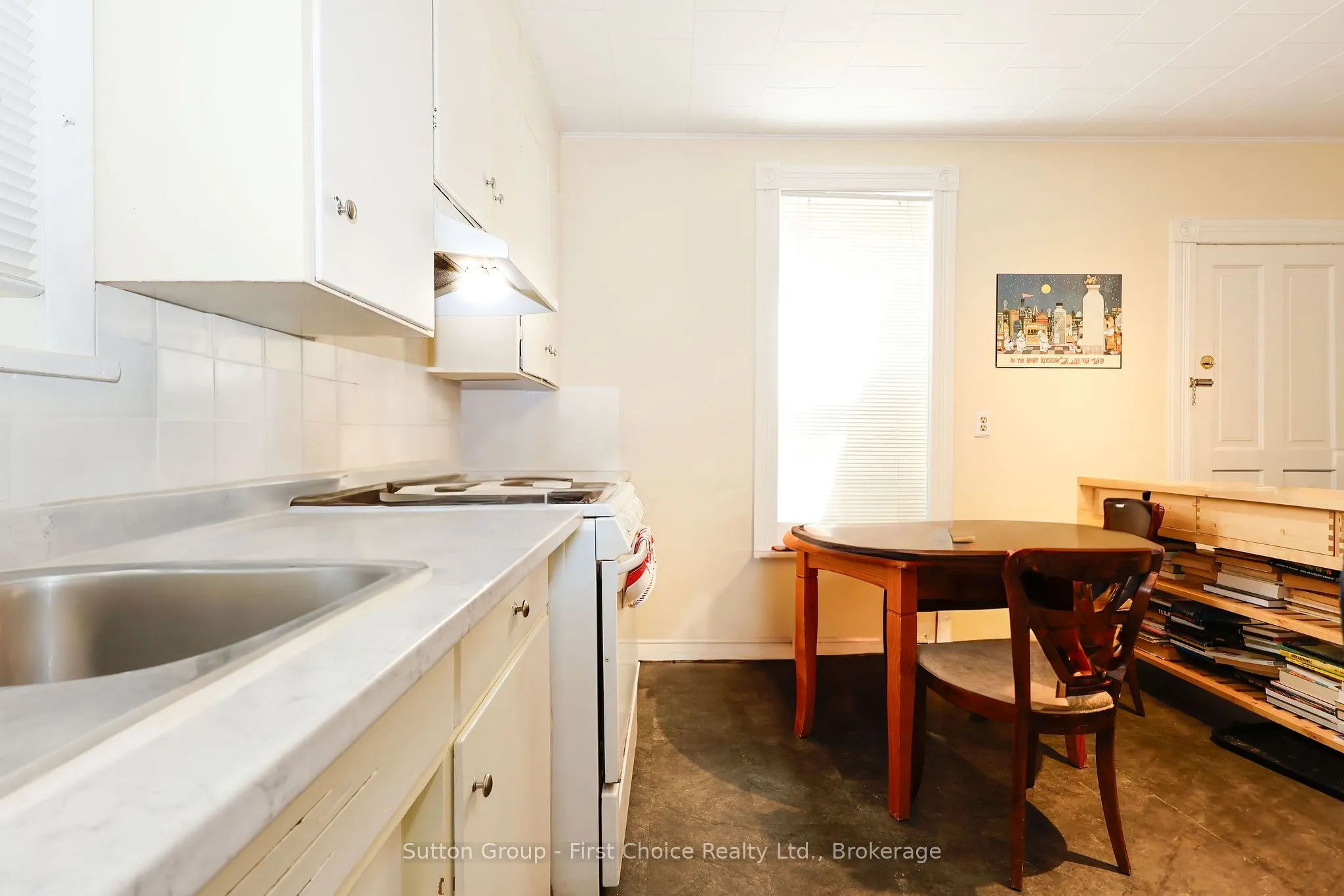 176 Cobourg Street N