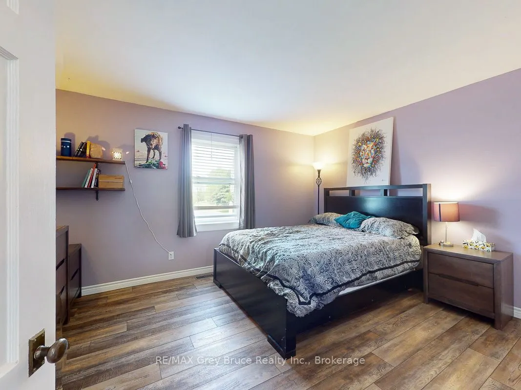 864 16th Street W
