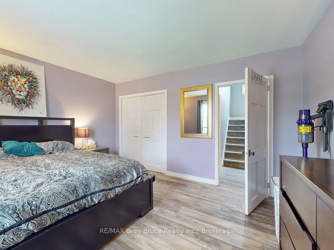 864 16th Street W