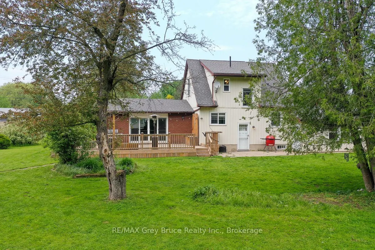 864 16th Street W
