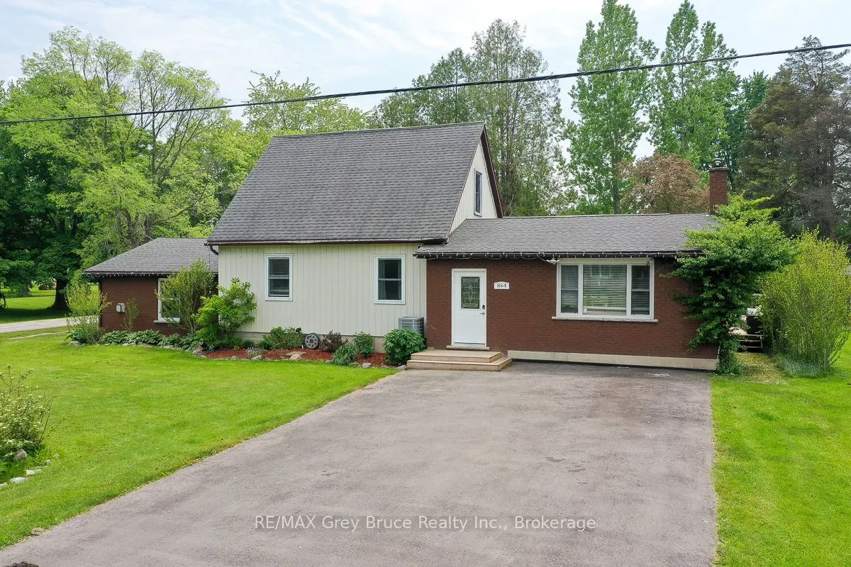 864 16th Street W
