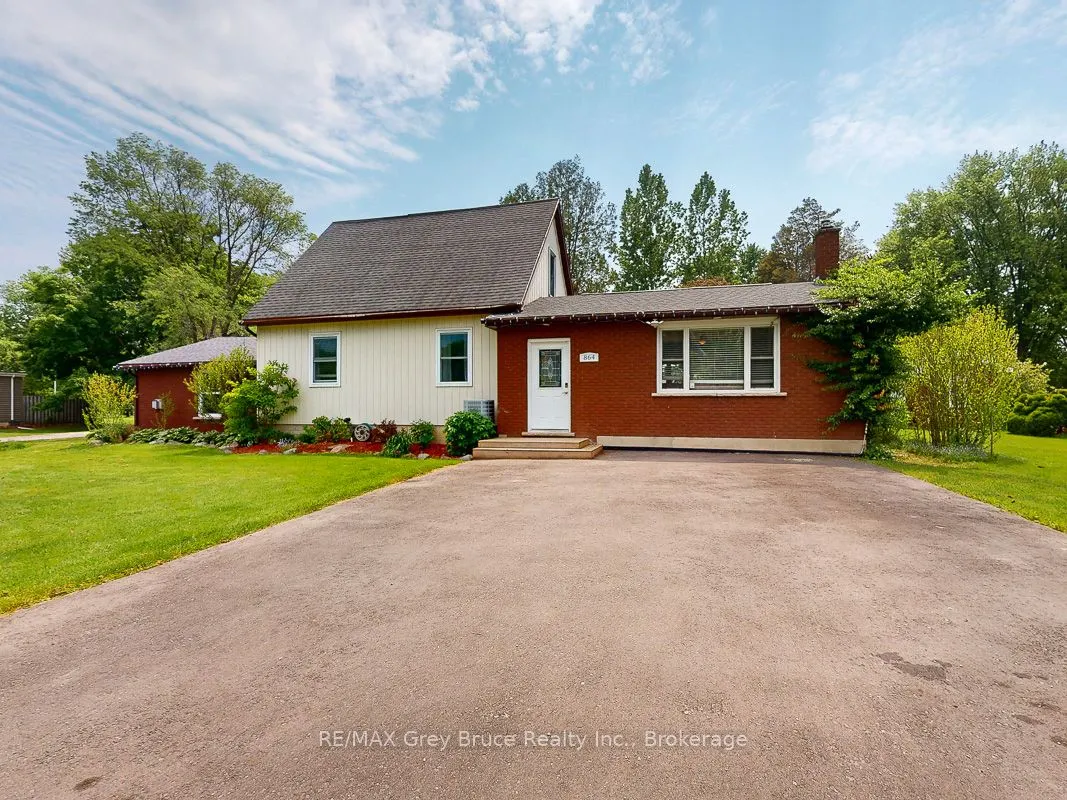 864 16th Street W