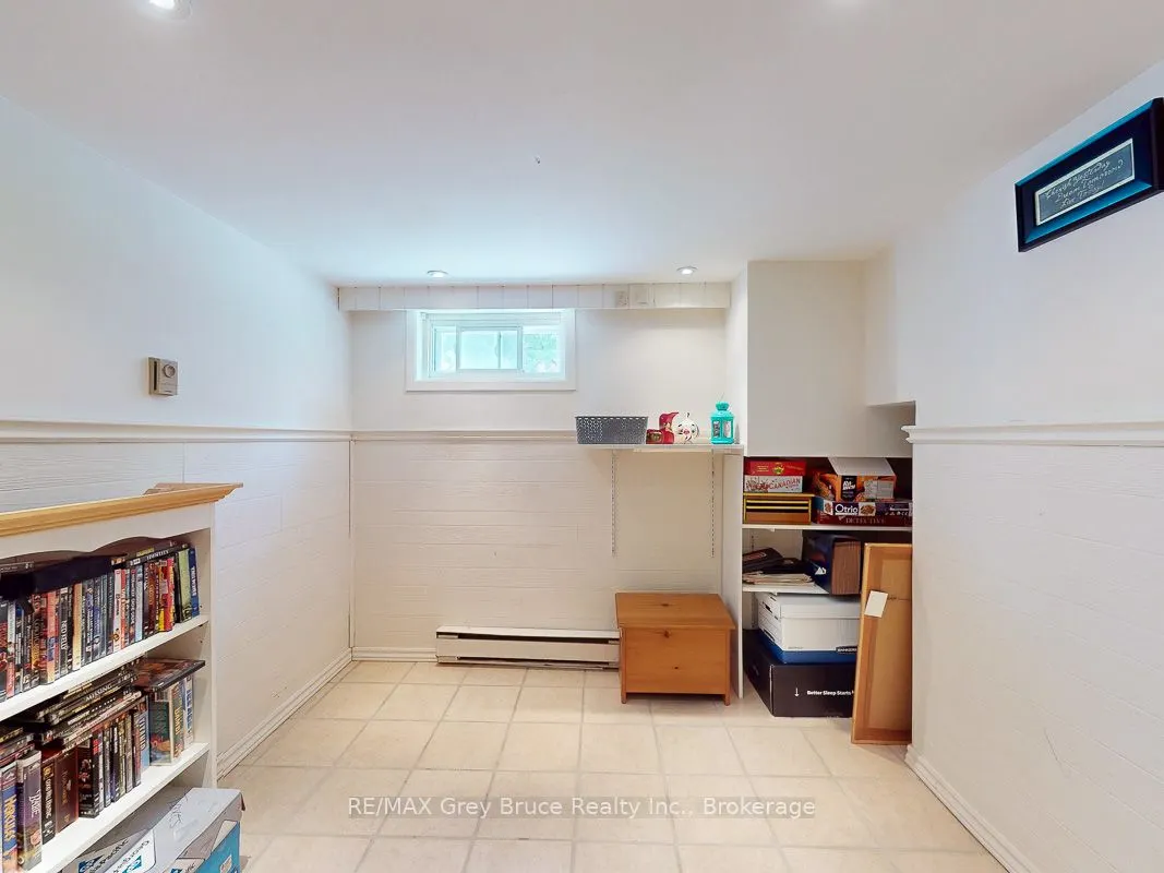864 16th Street W