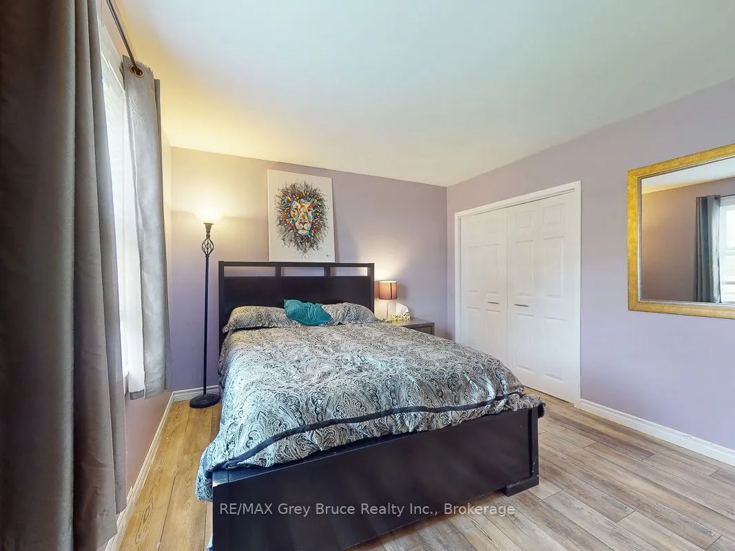 864 16th Street W