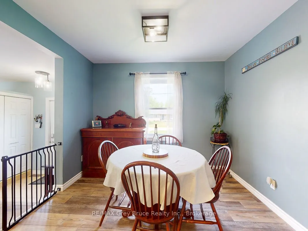 864 16th Street W