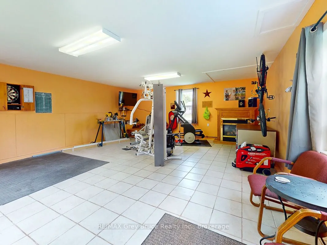864 16th Street W