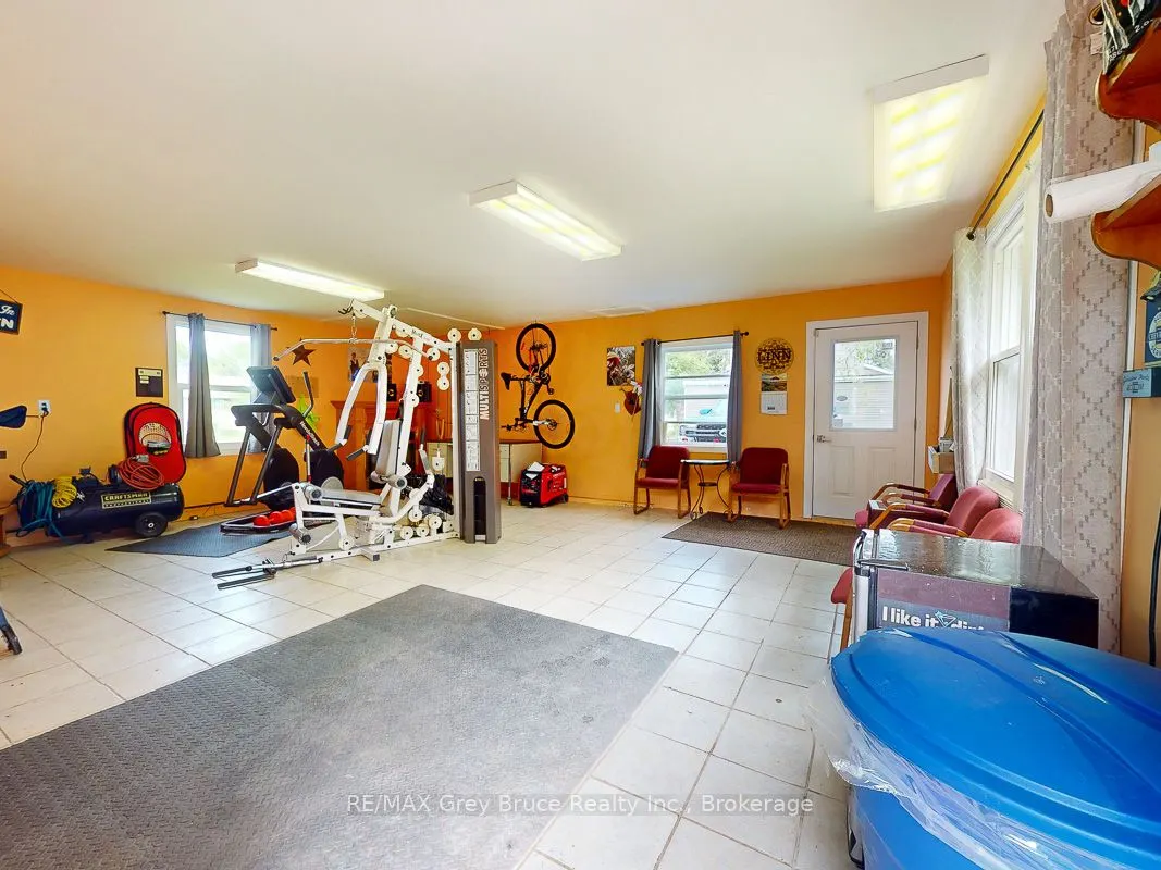 864 16th Street W