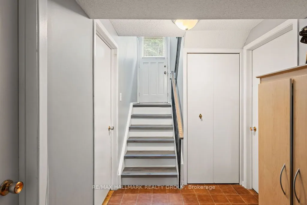 2051 Kings Grove Crescent