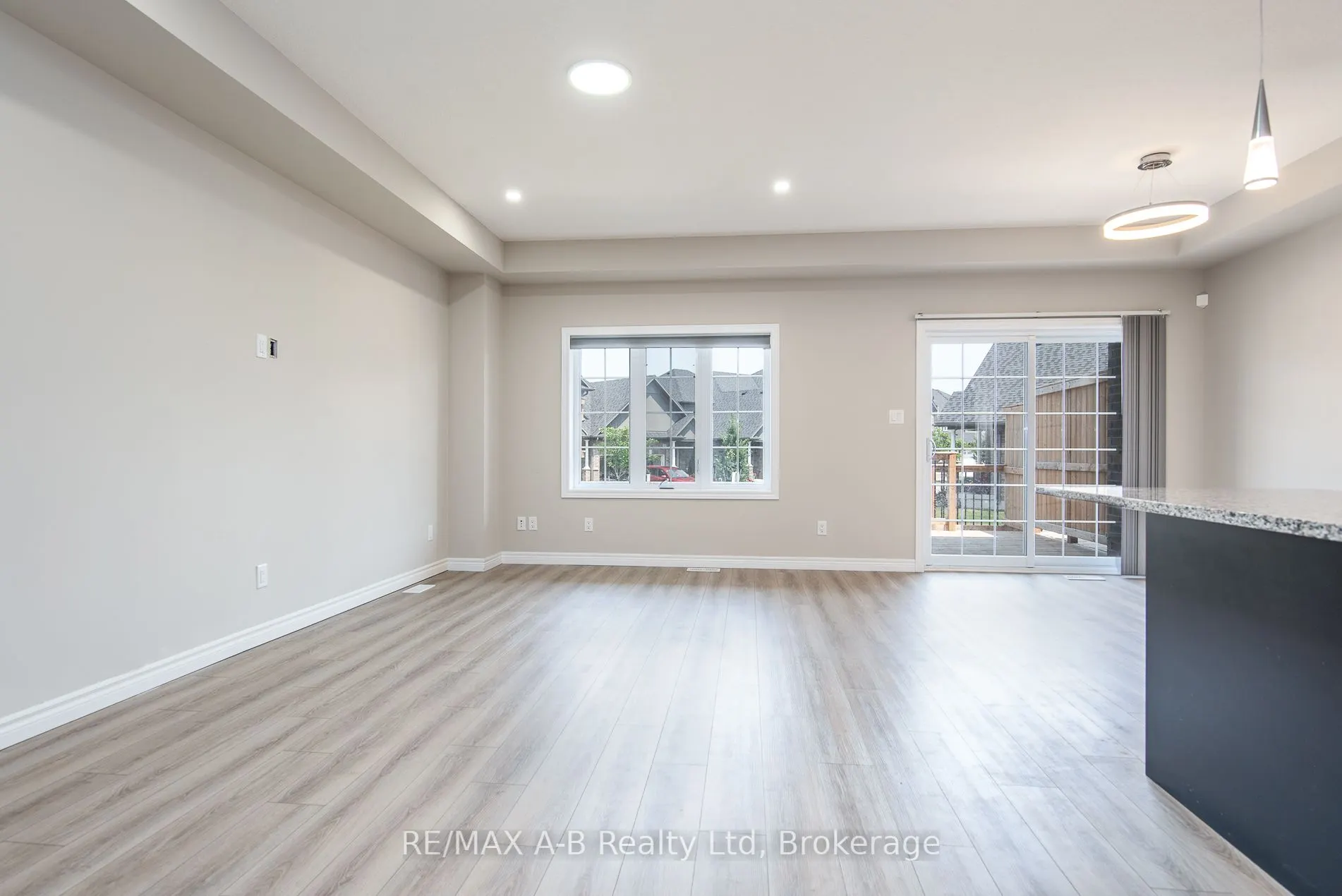 350 O'Loane Avenue, #40