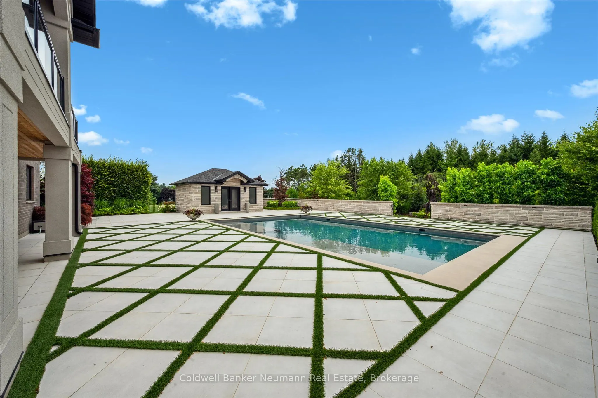 14 Inverhill Road