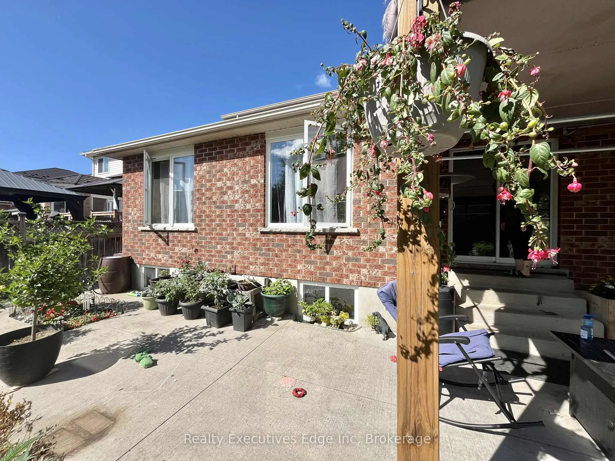 4 DAVIS Street