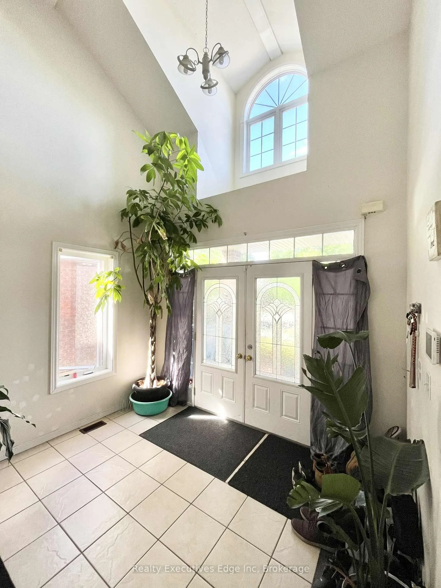 4 DAVIS Street