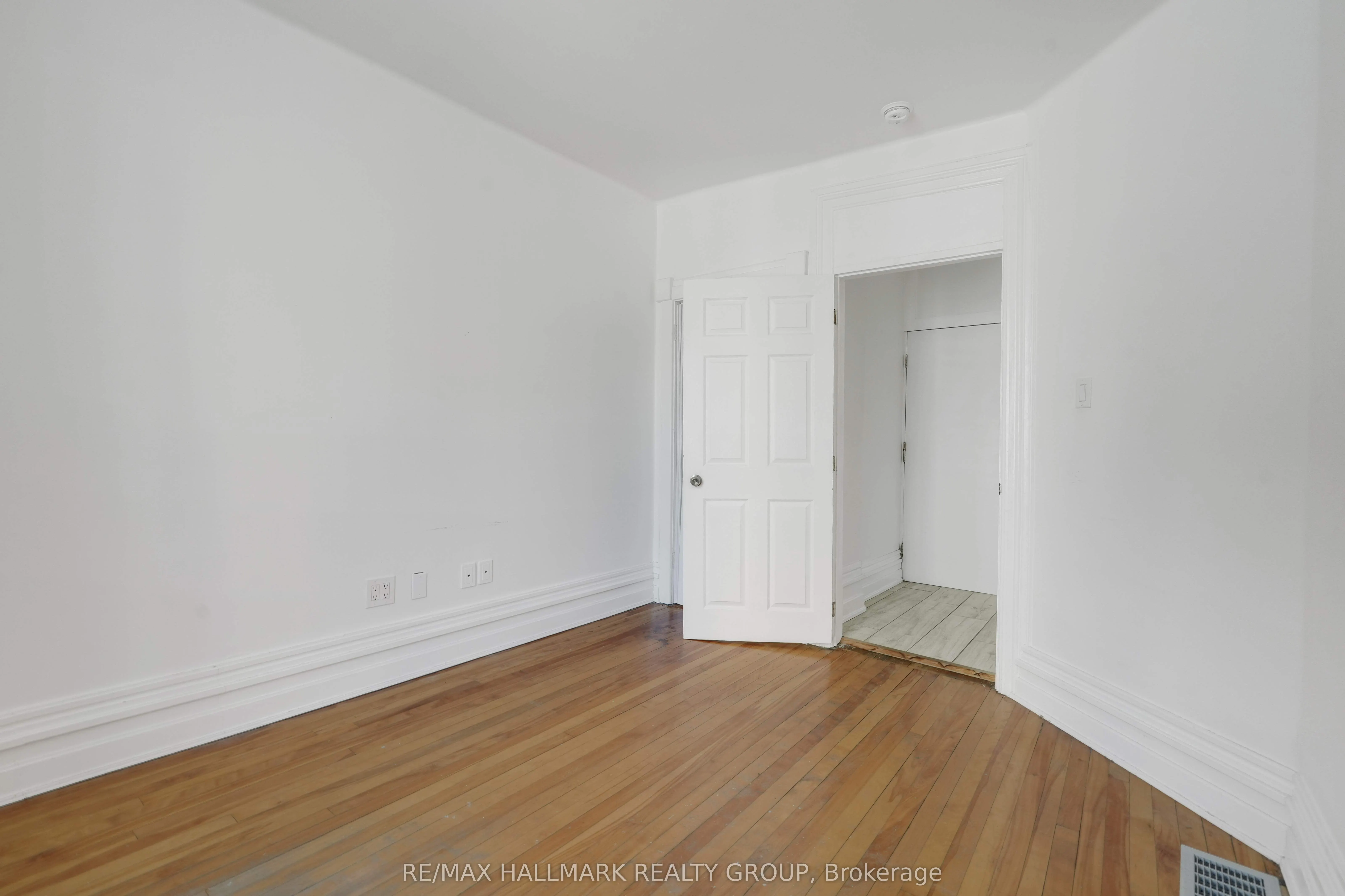 286 Kent Street N
