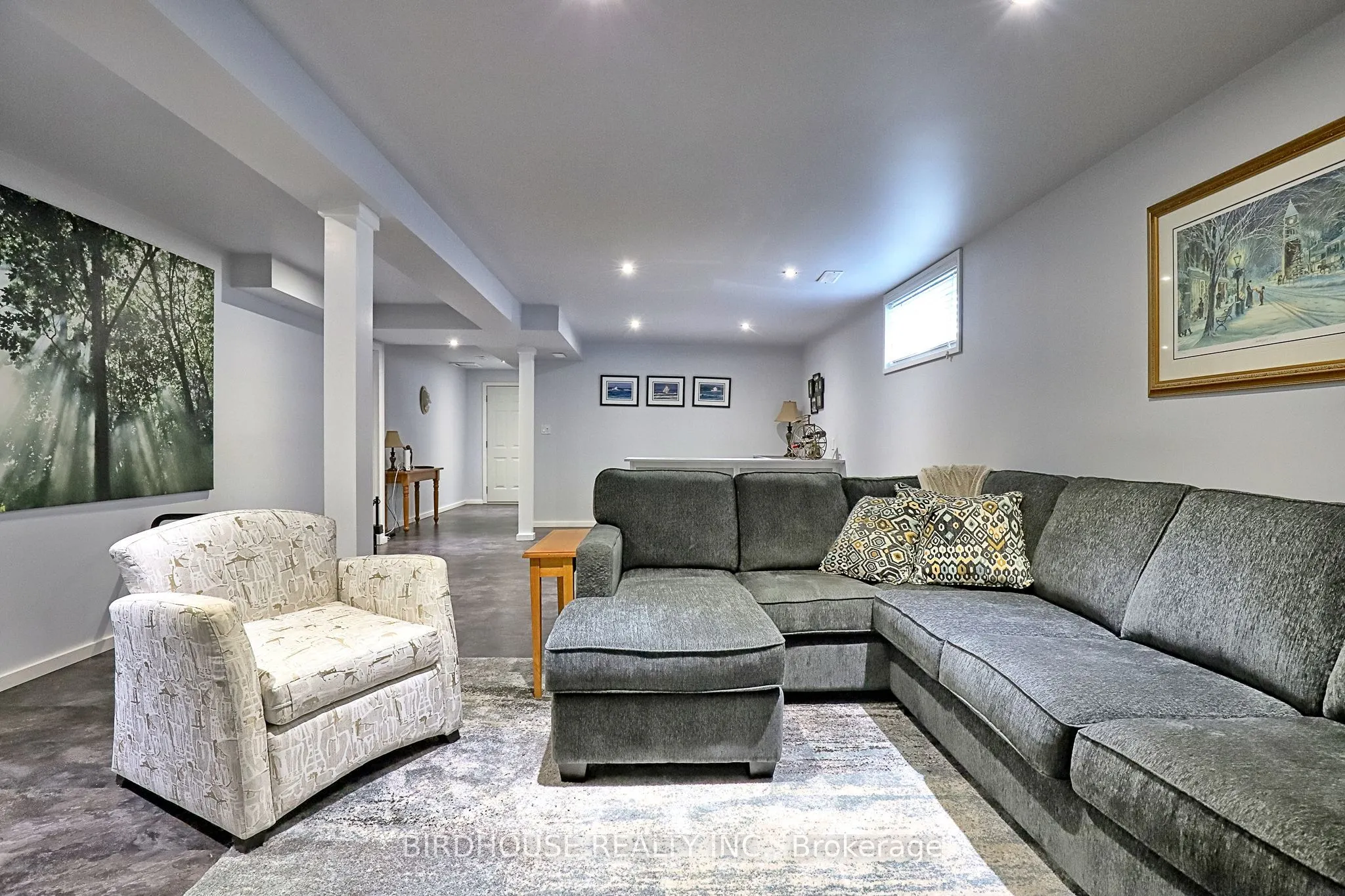 21 ELLIS Crescent