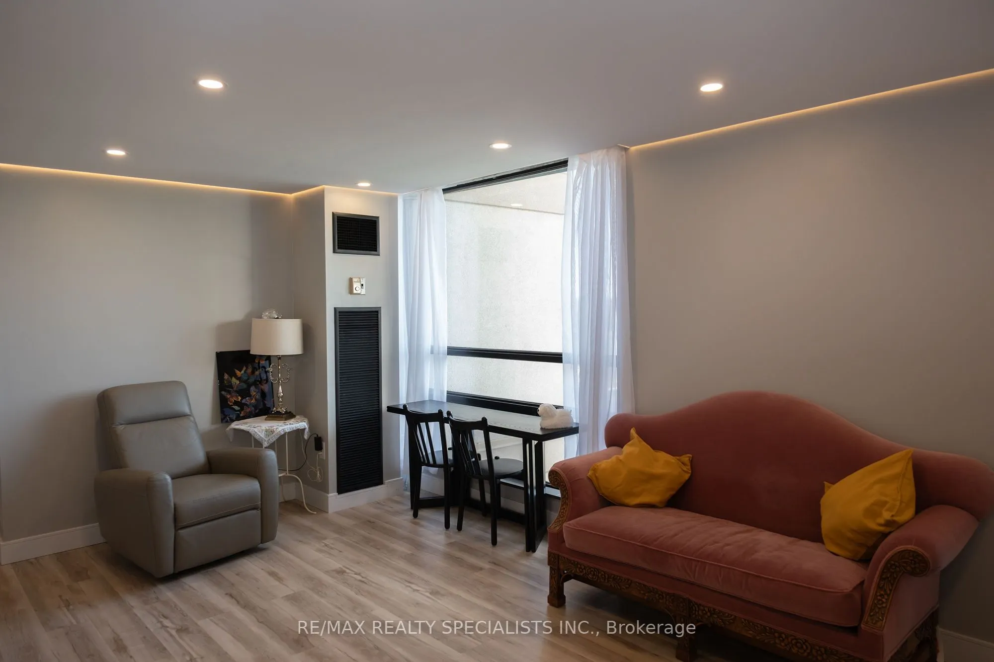 222 Jackson Street W, #802