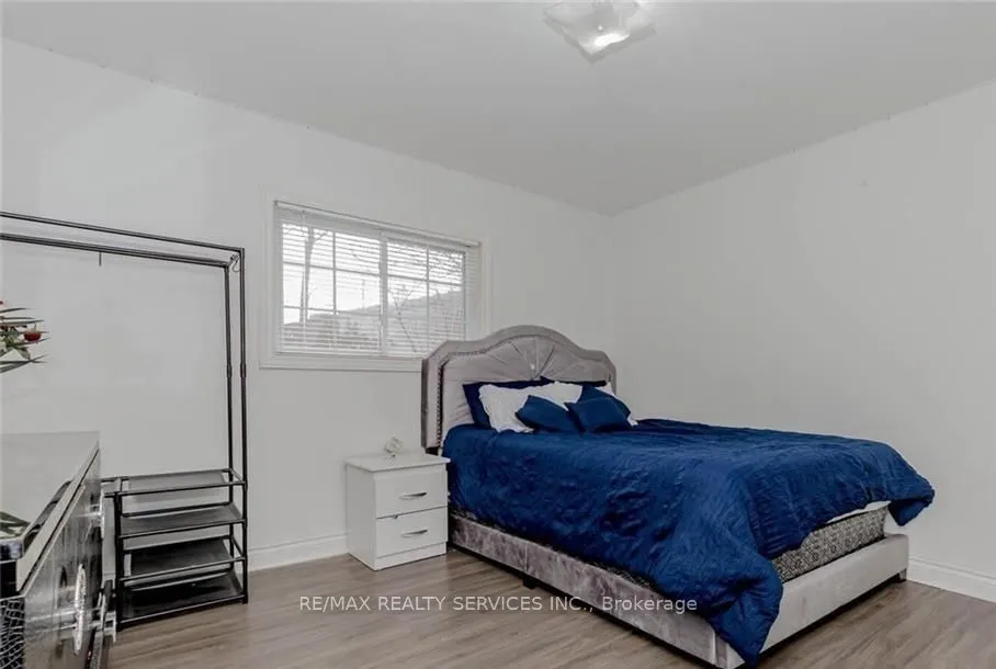 18 Greenlaw Place