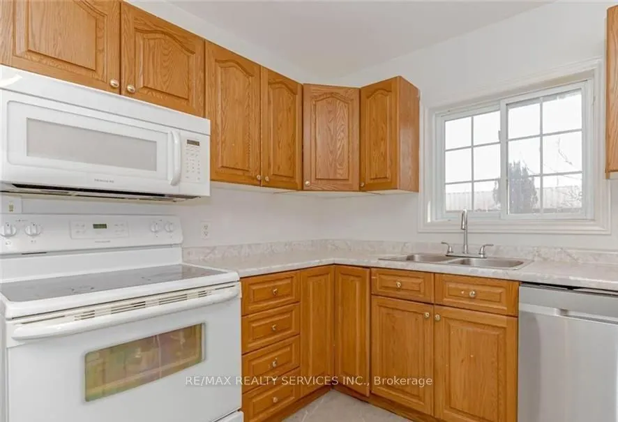 18 Greenlaw Place