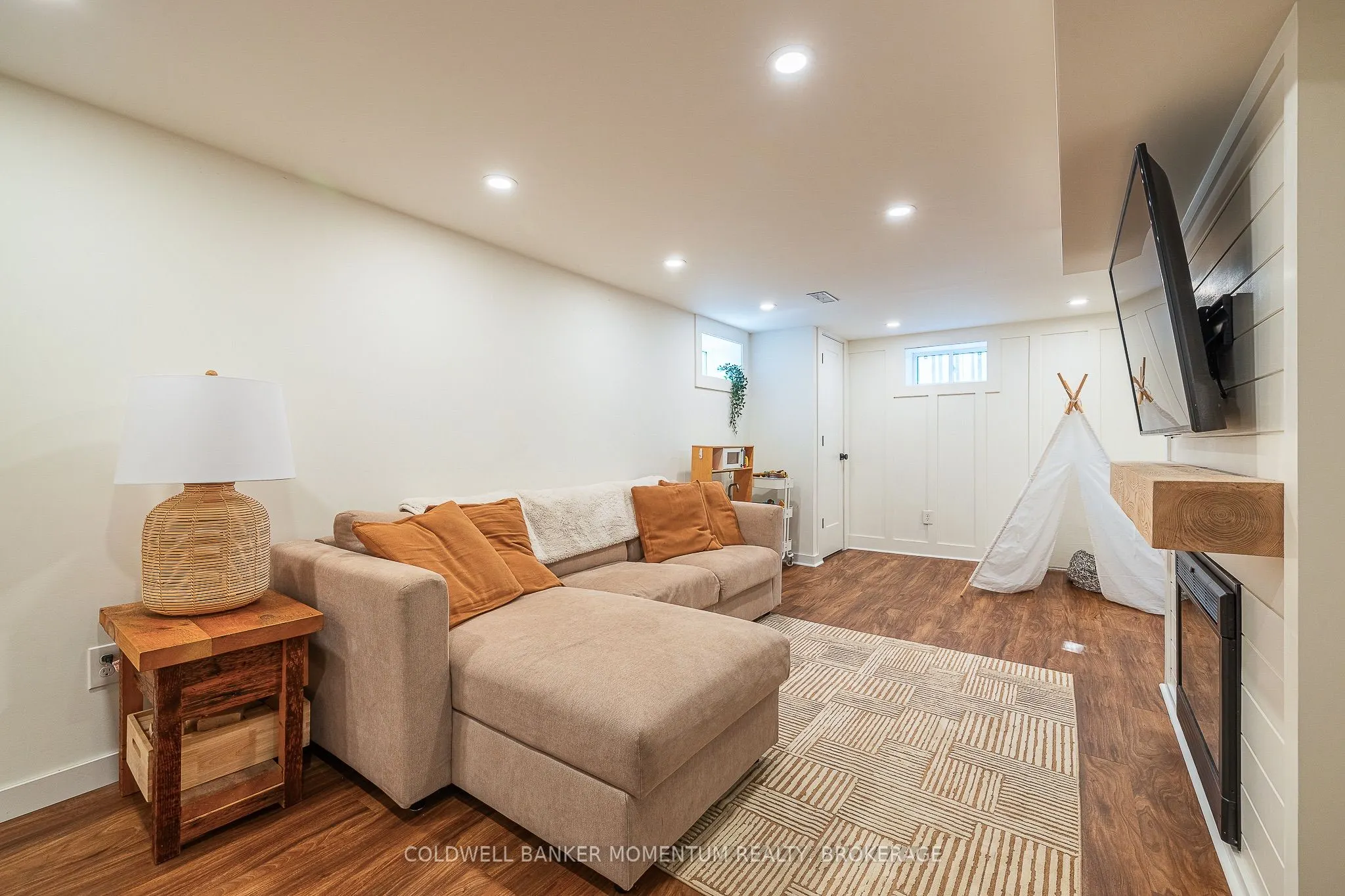 21 Carleton Street S