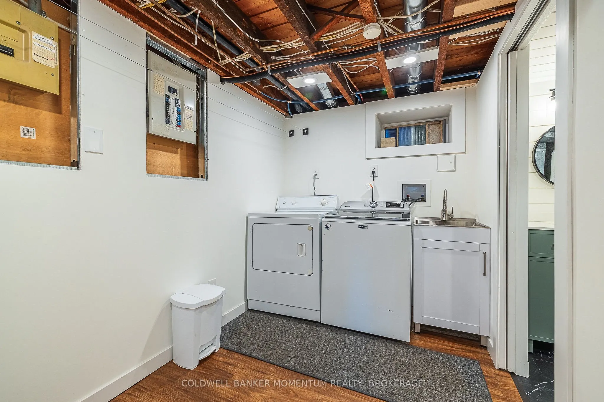 21 Carleton Street S