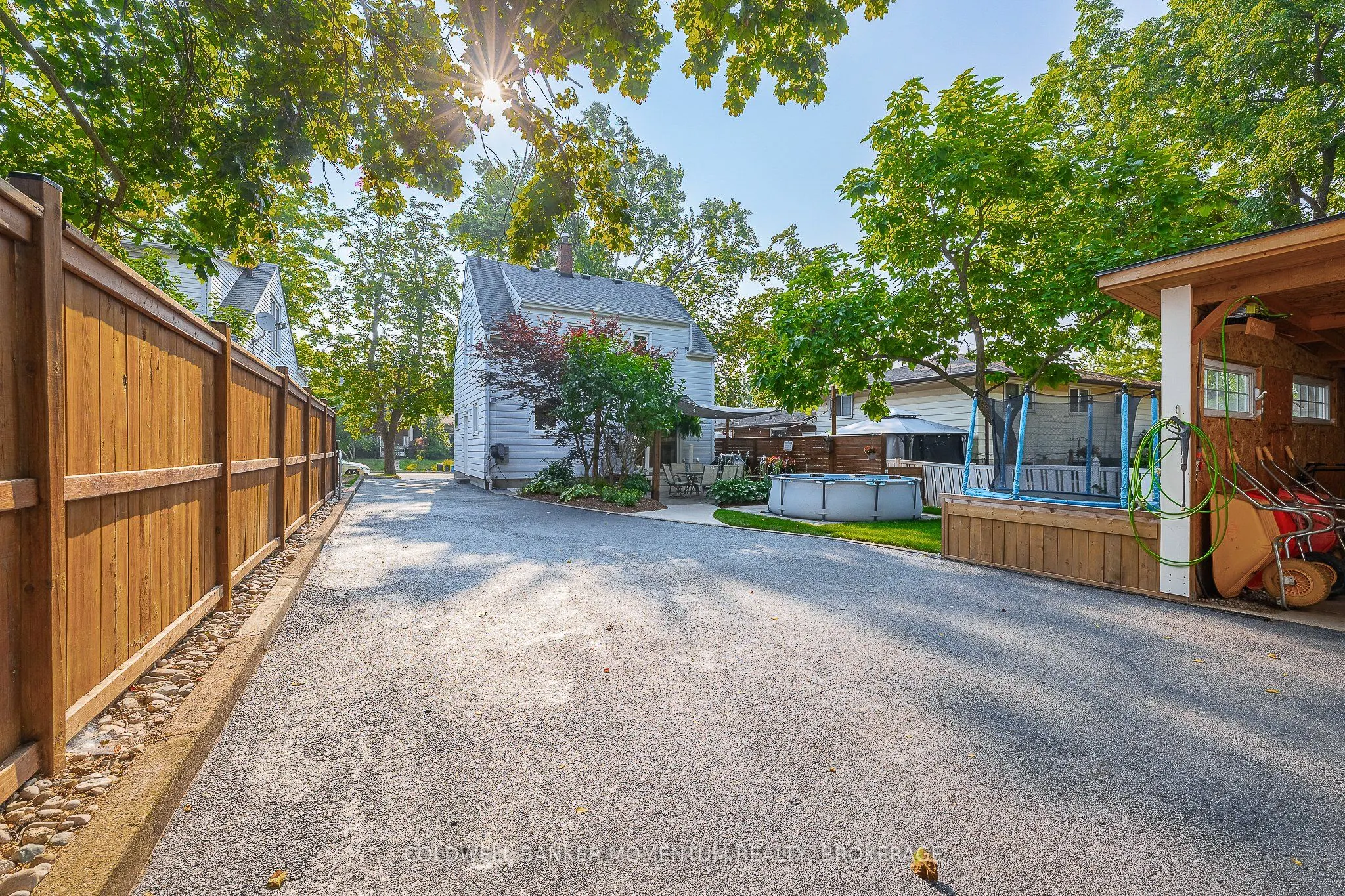 21 Carleton Street S