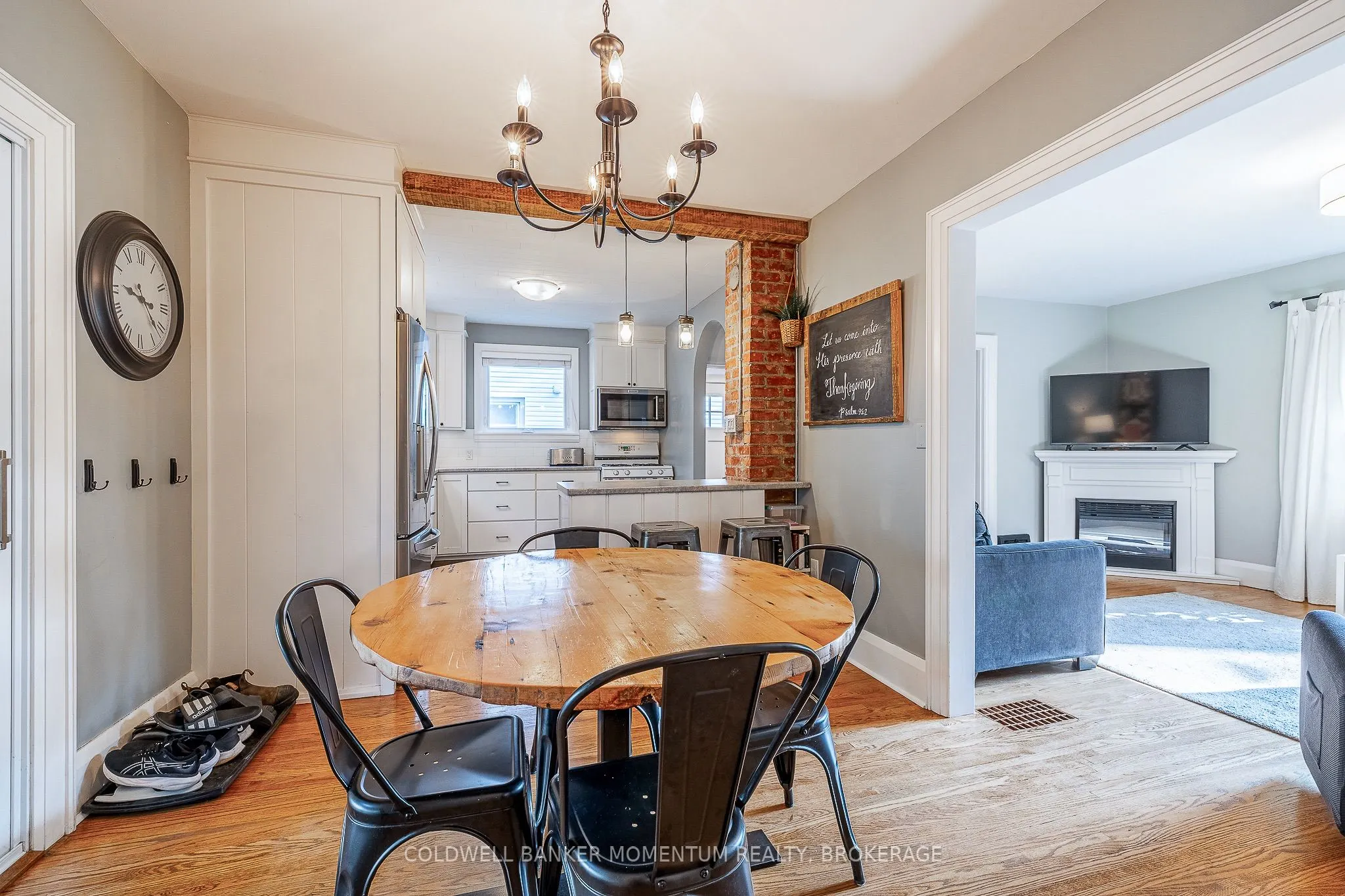 21 Carleton Street S