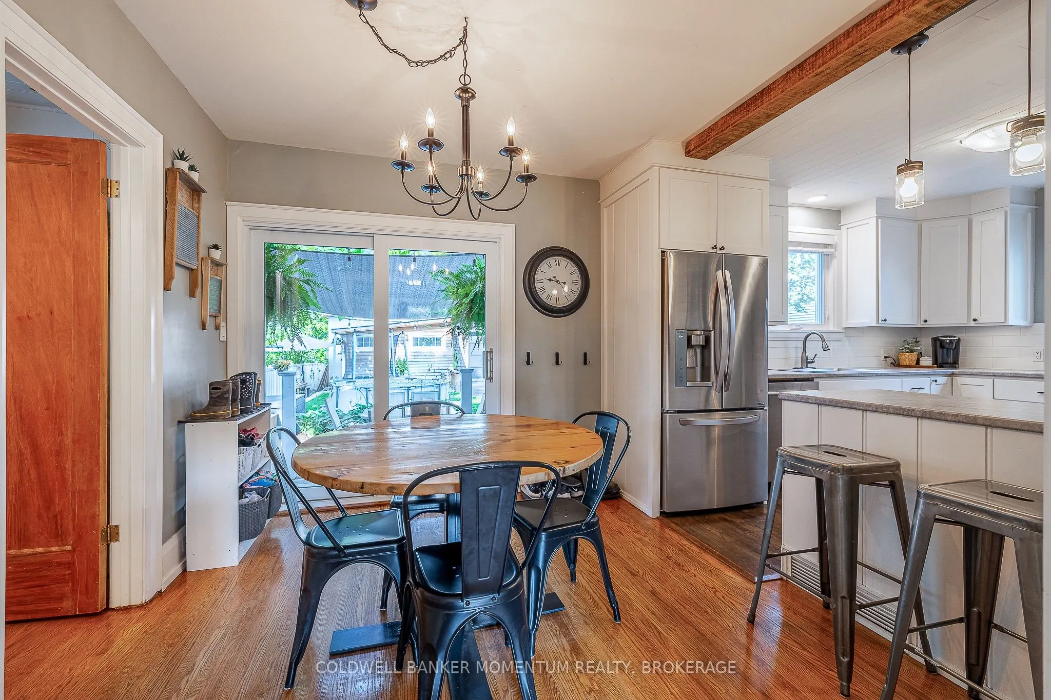 21 Carleton Street S