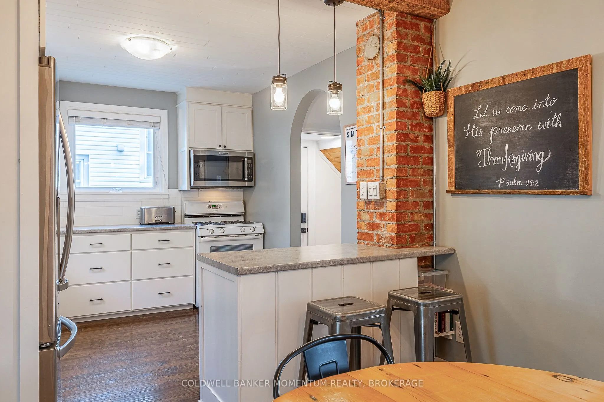 21 Carleton Street S