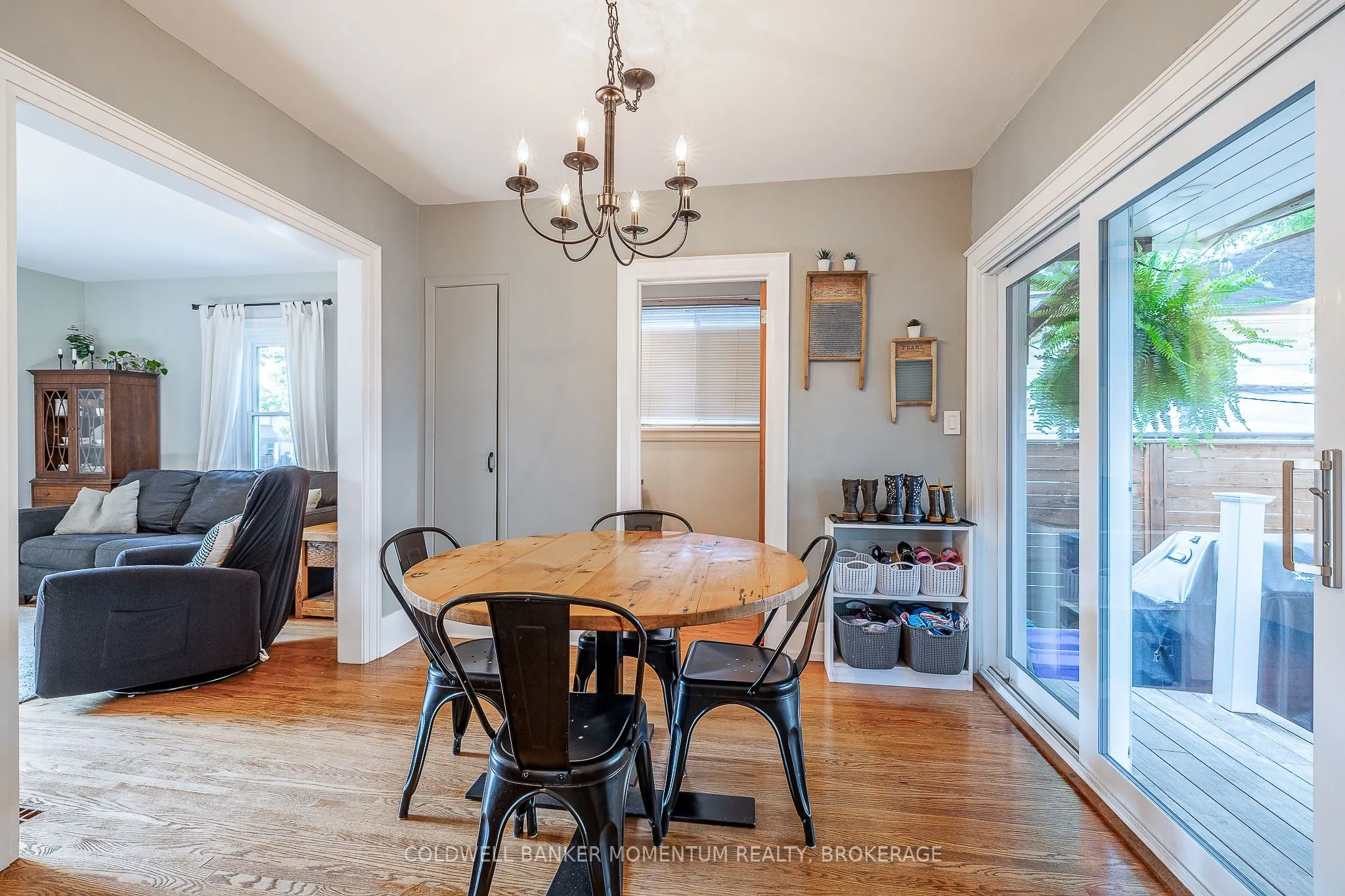 21 Carleton Street S