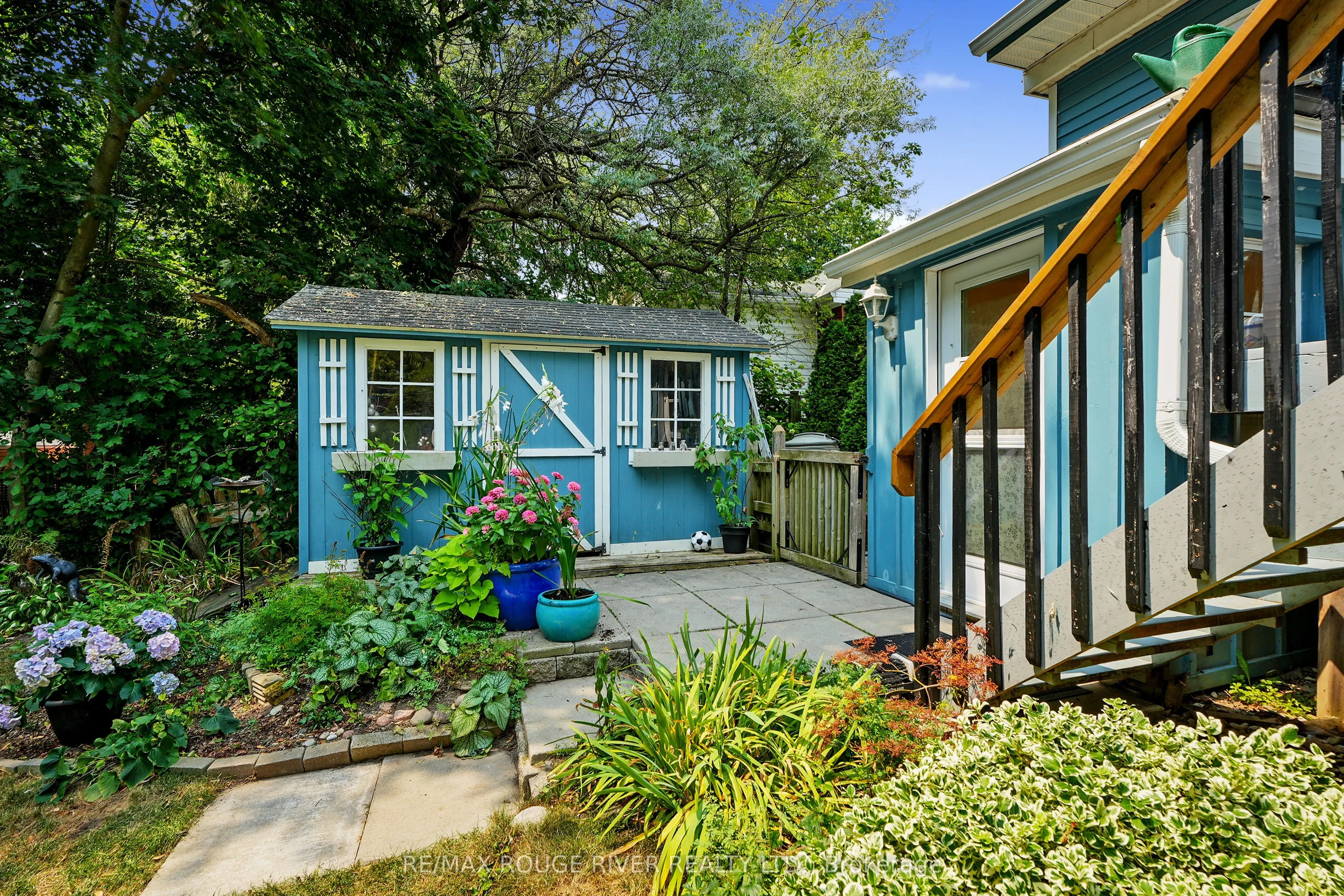 63 University Avenue E