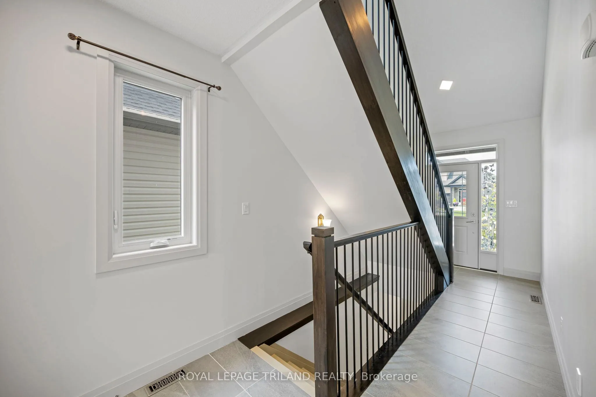 54 Compass Trail W