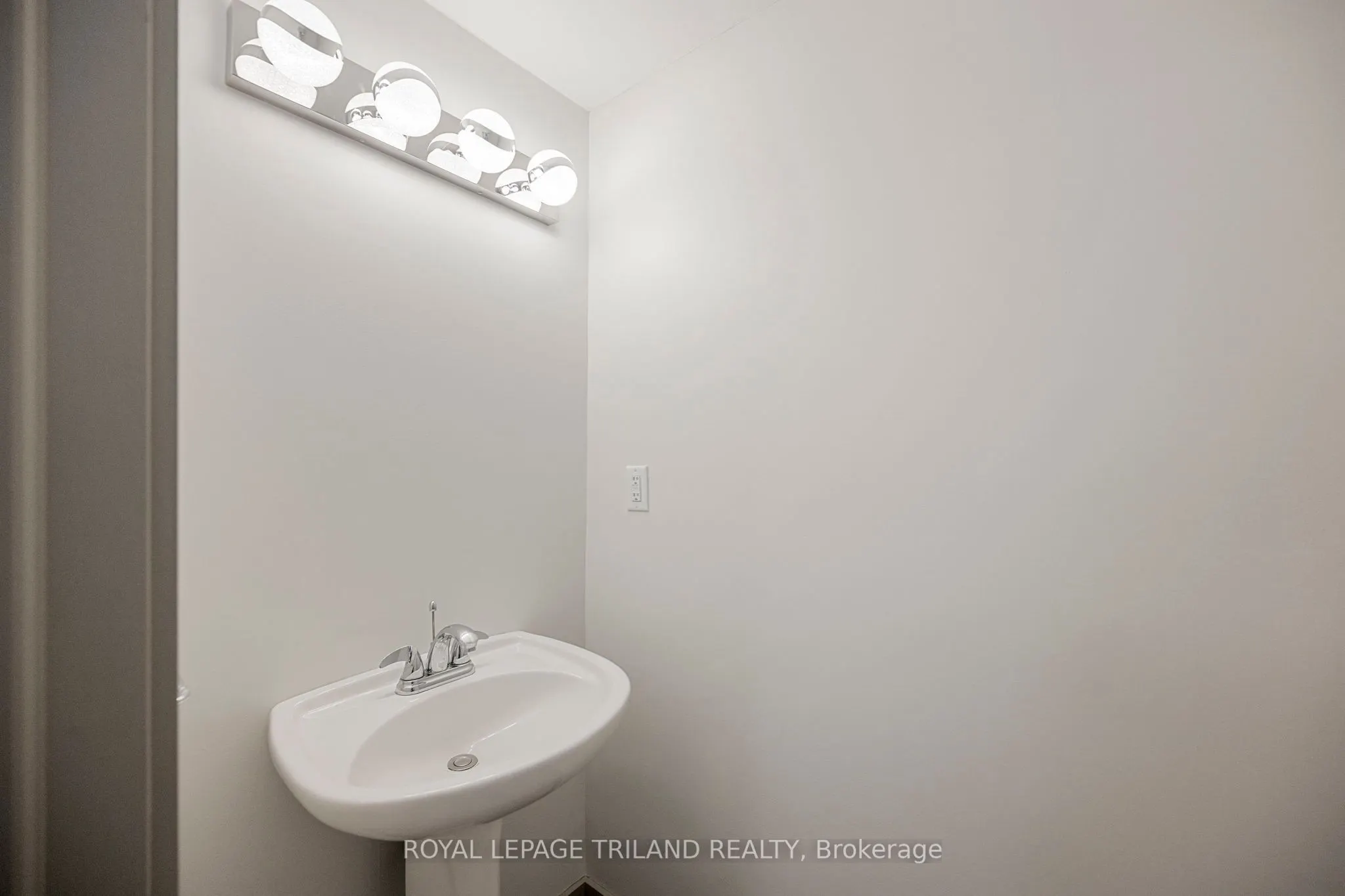 54 Compass Trail W